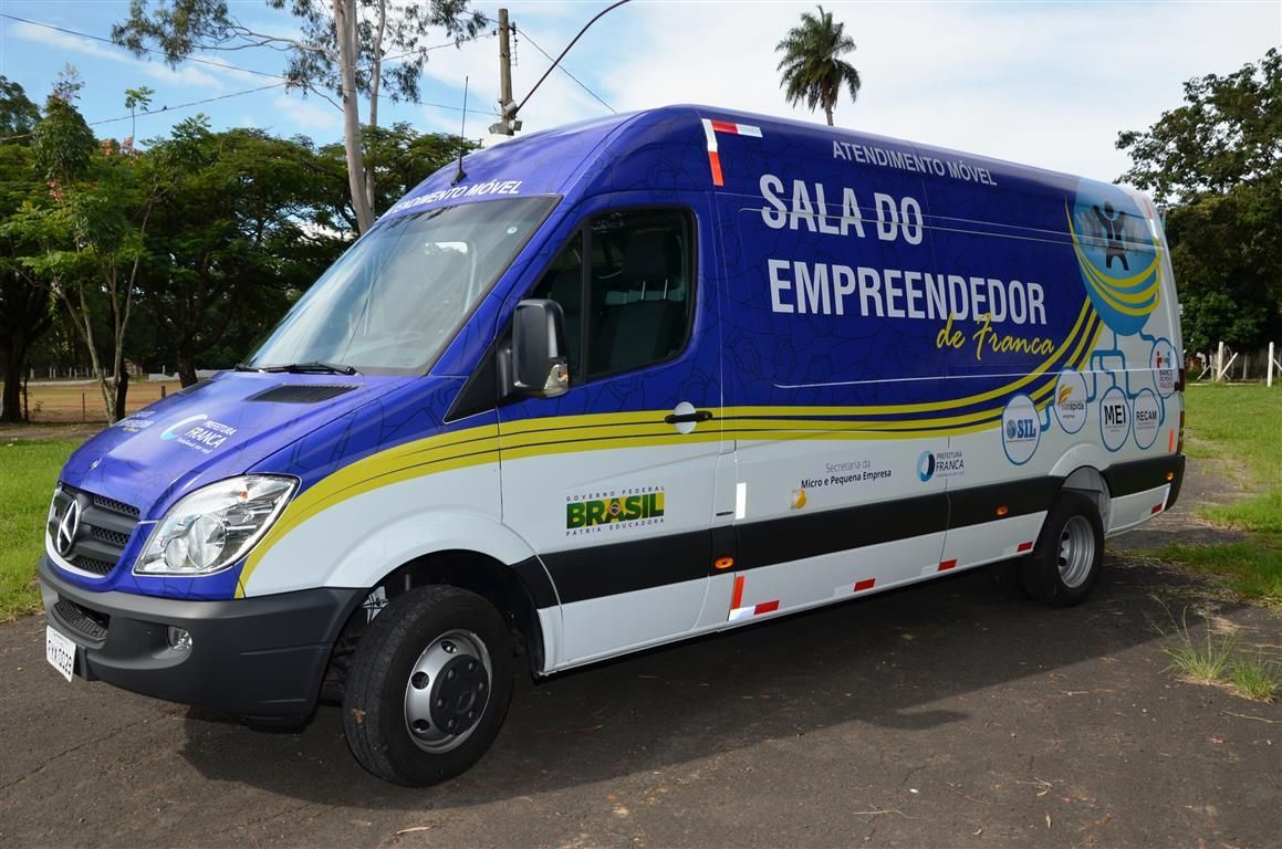 Sala Móvel do Empreendedor dá assistência empresarial pelos bairros da cidade