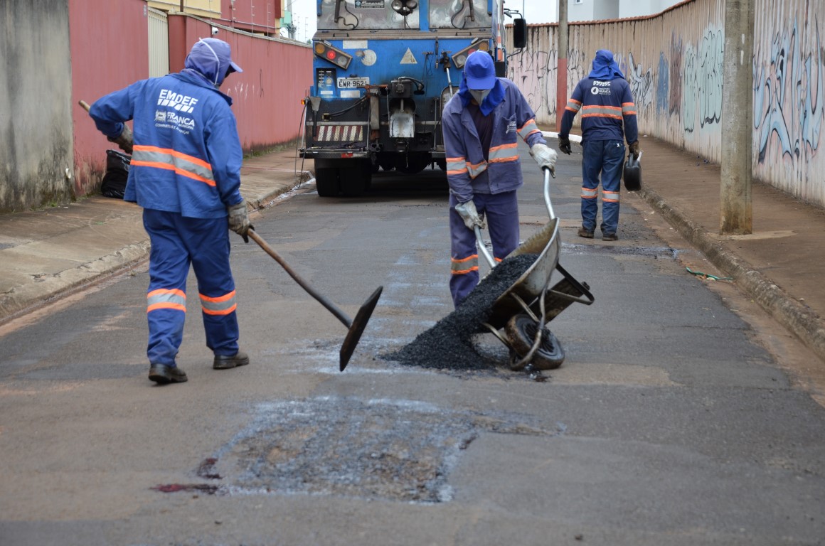 Emdef retoma e intensifica tapa buracos