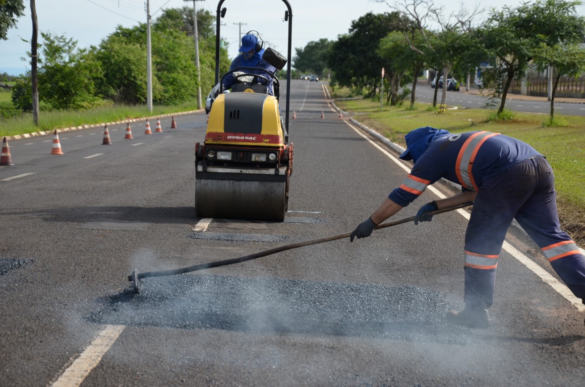 Emdef avança com serviços de remendo asfáltico