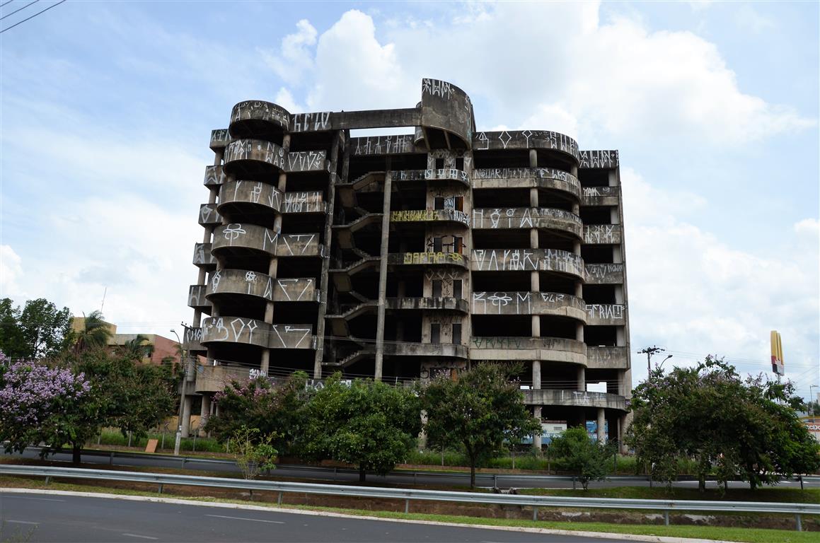 Prefeitura prepara limpeza em prédio abandonado