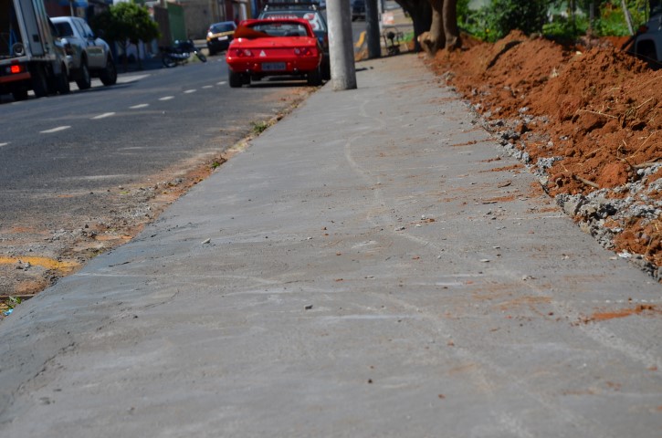 Calçamento beneficia ruas na Santa Terezinha