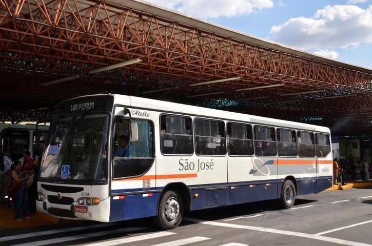 Ônibus restringem itinerários por falta de combustíveis