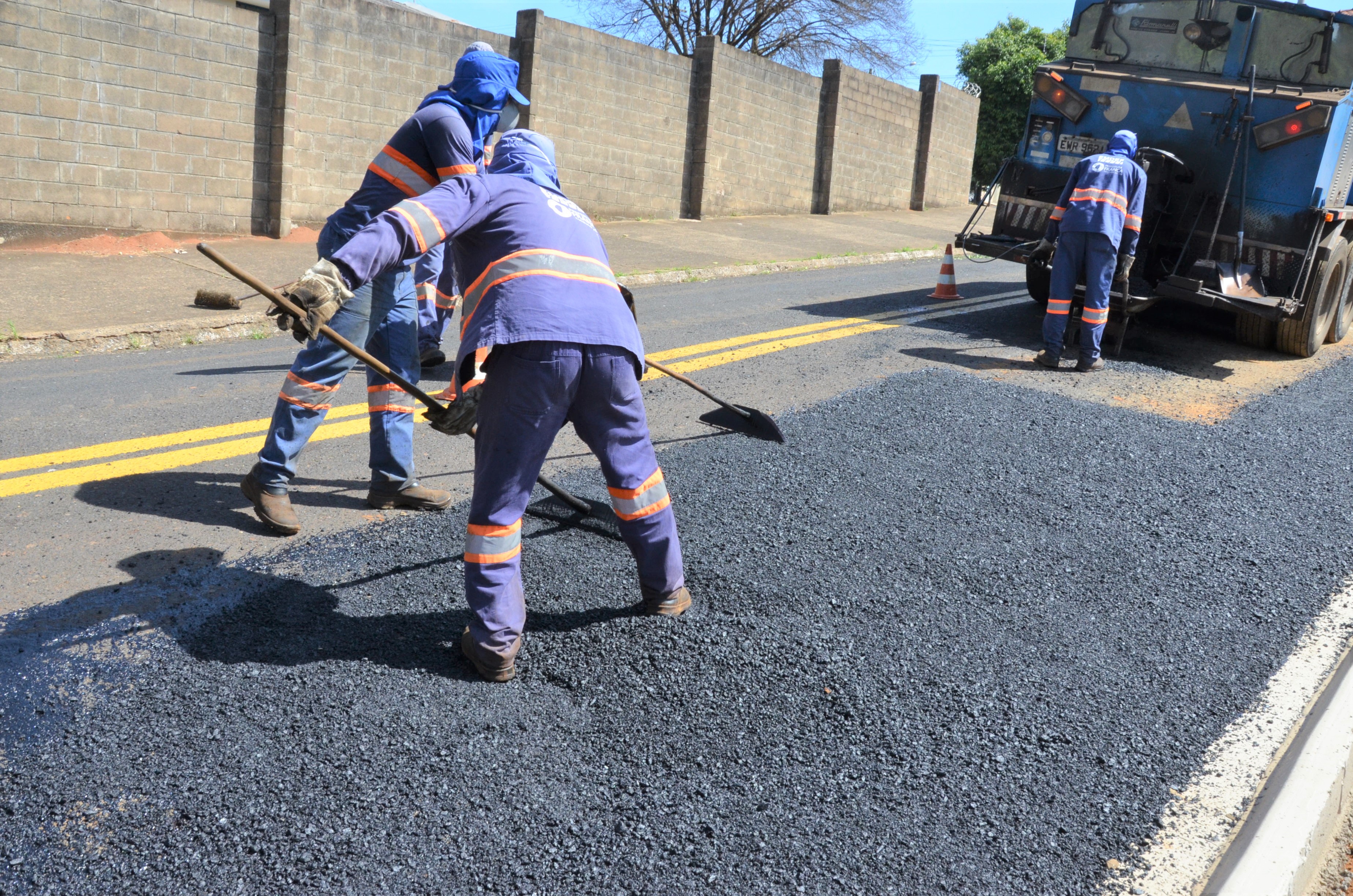 Emdef intensifica operação de remendo asfáltico