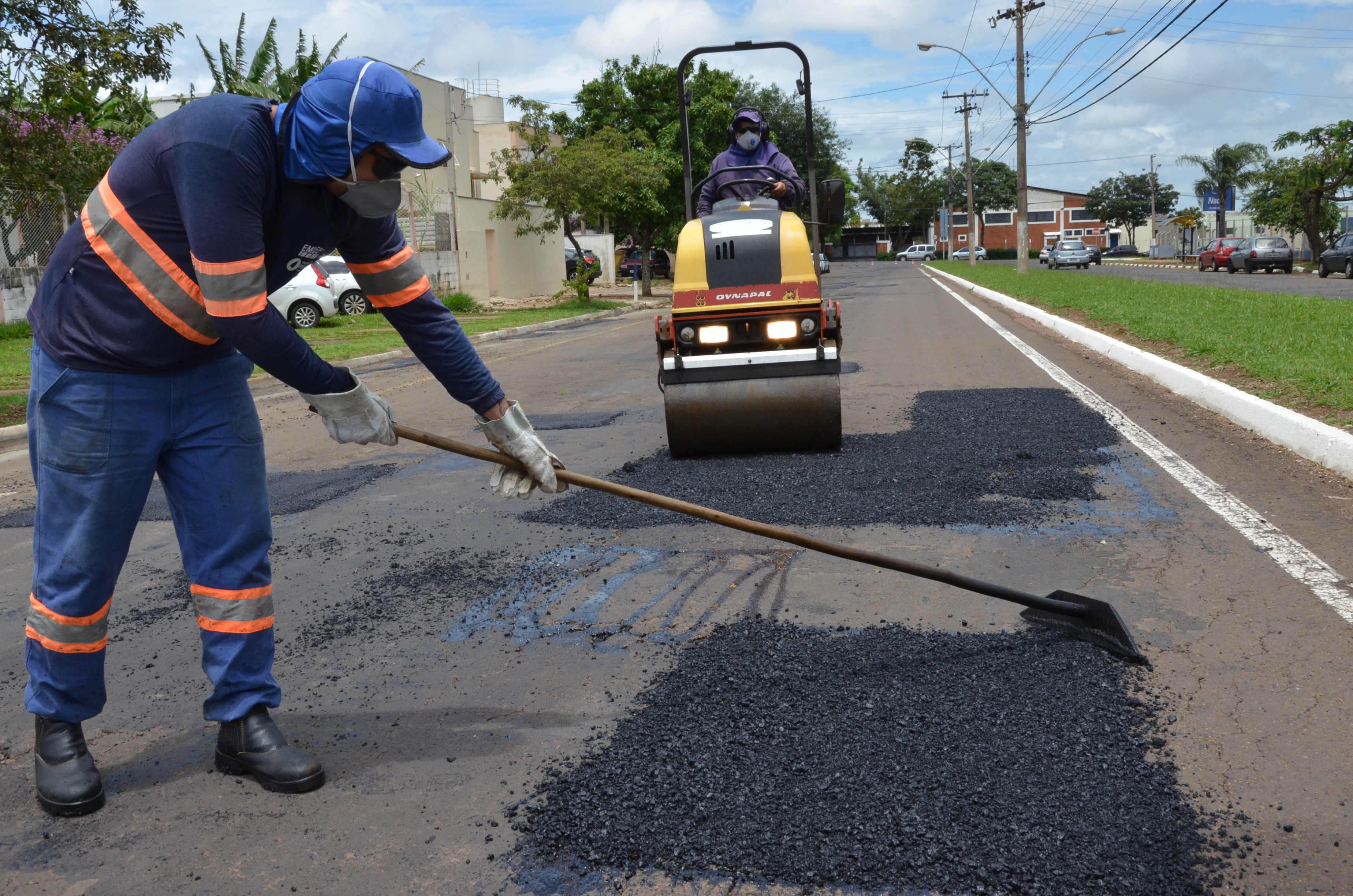 Emdef reforça operação tapa buracos por toda cidade