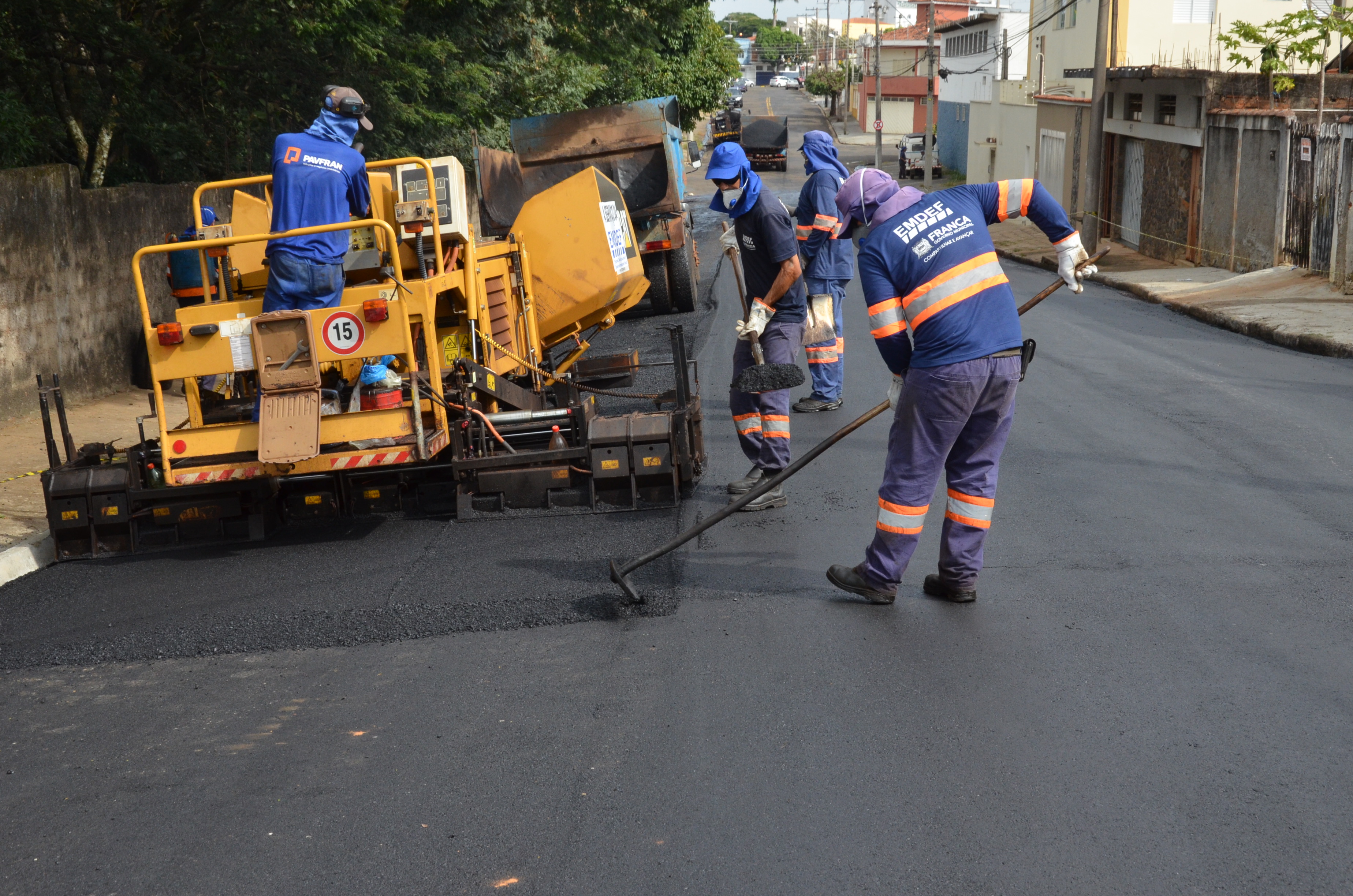 Recapeamento avança na rua Manoel Valim