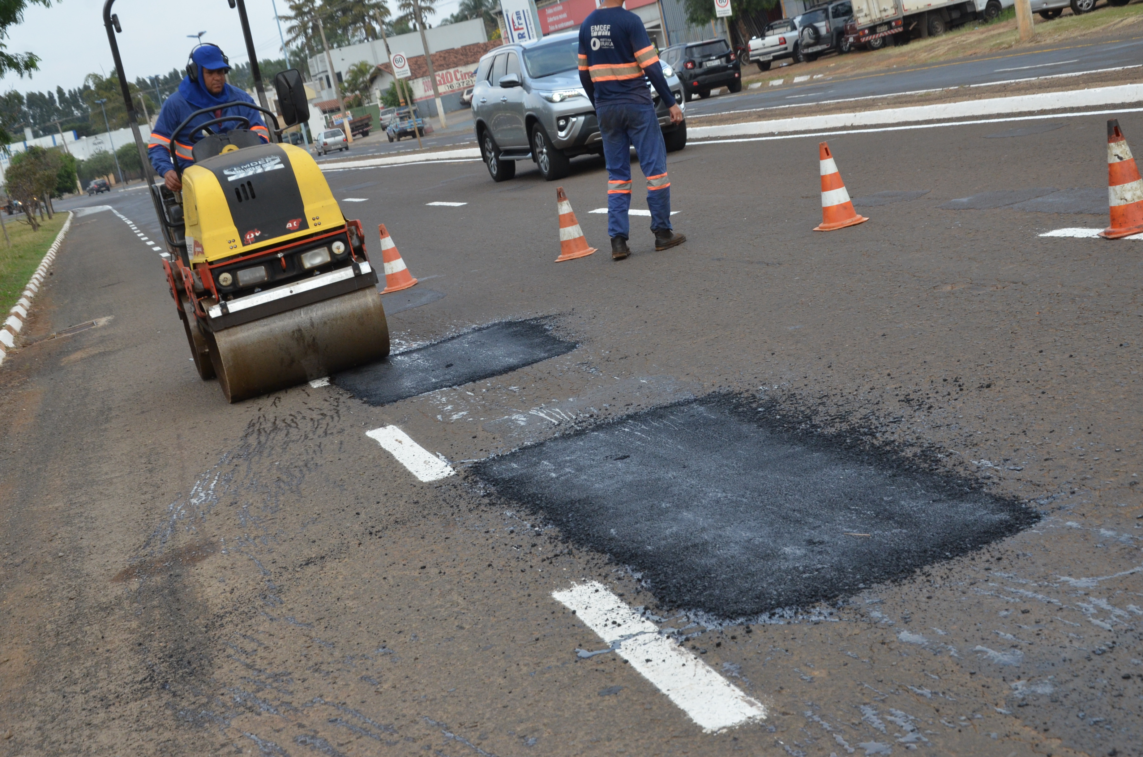 Prefeitura e Emdef retomam remendo asfáltico