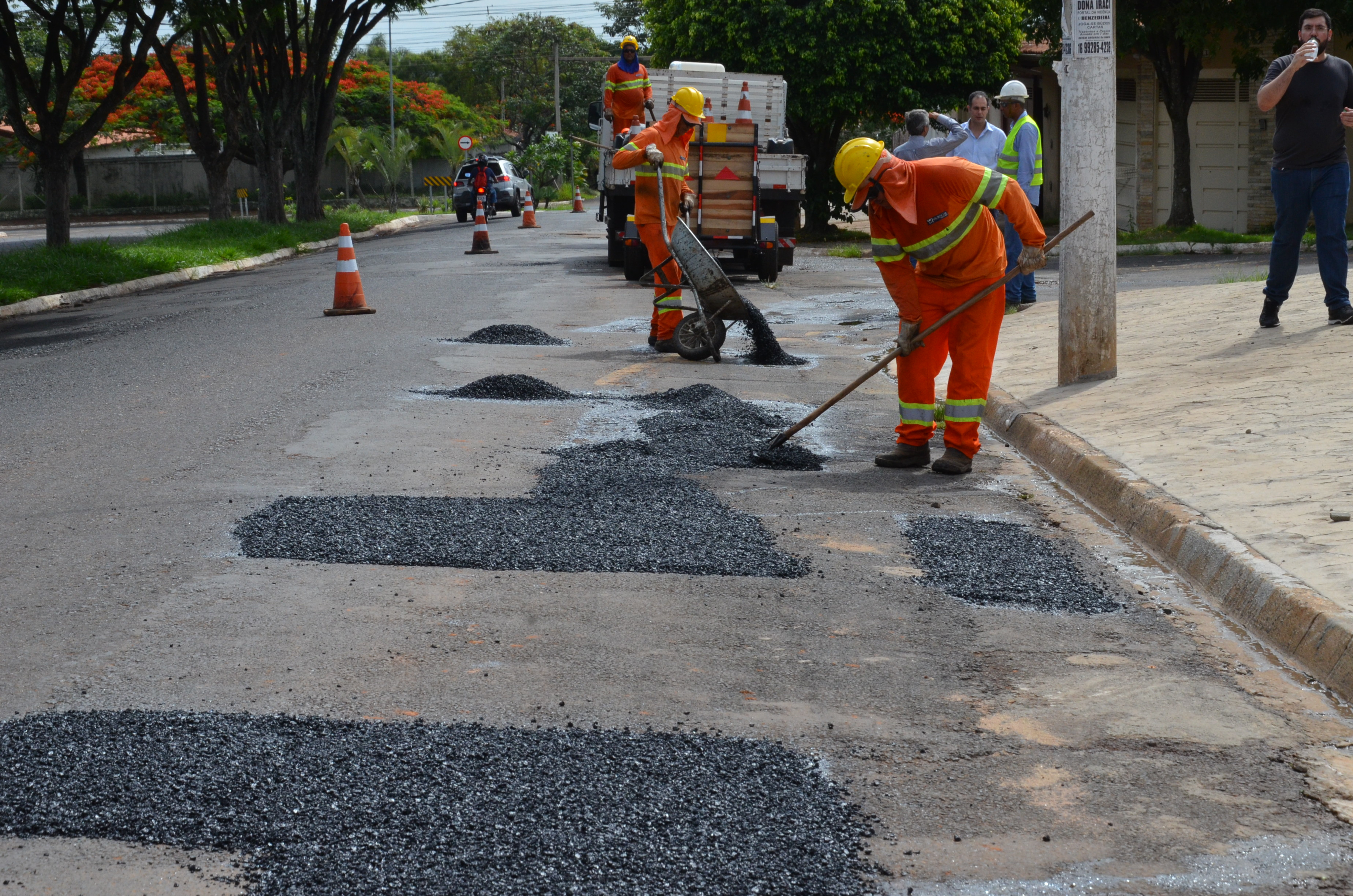 Prefeitura retoma remendo asfáltico pelo Aeroporto