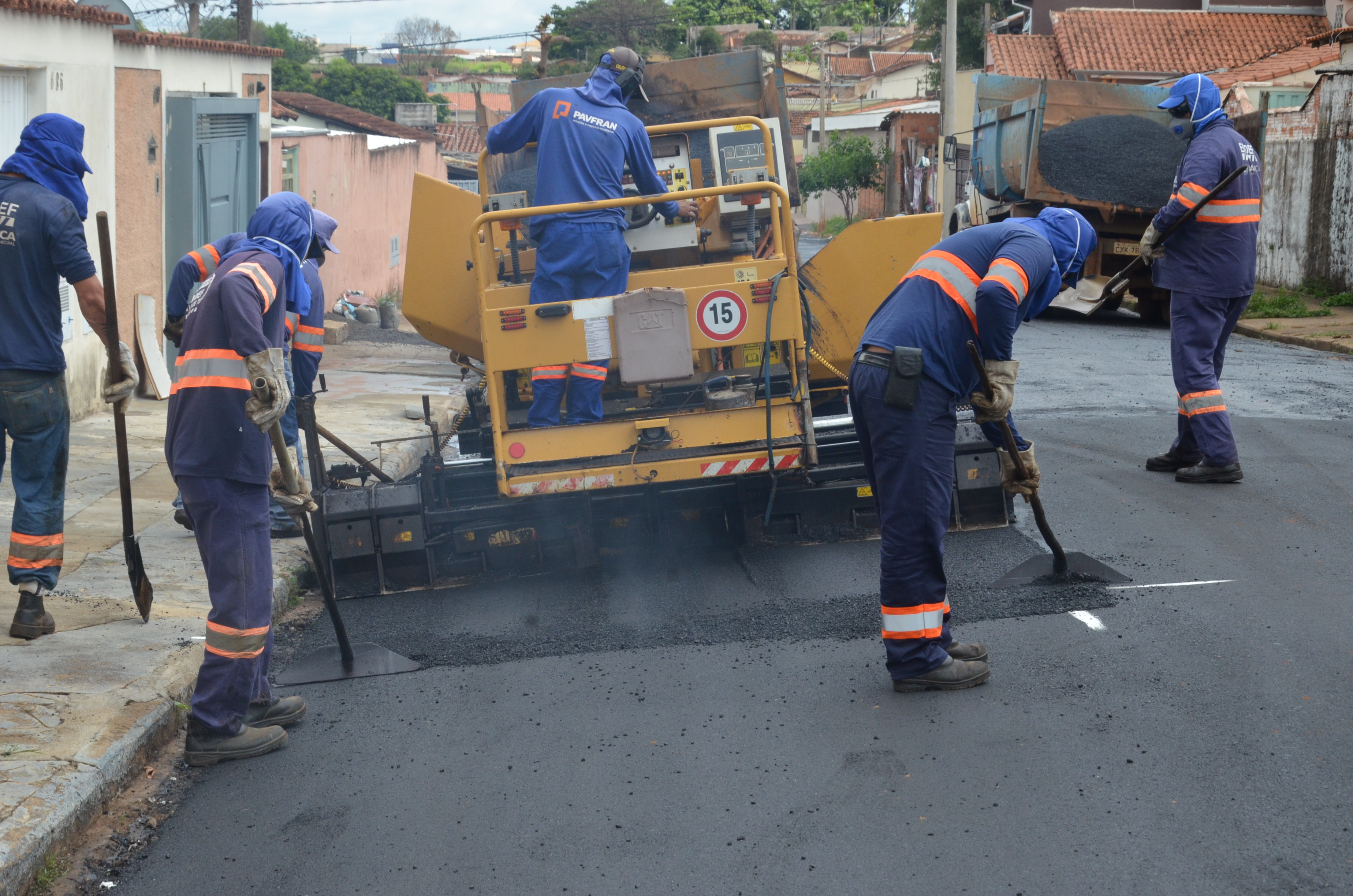 Recapeamento segue na Vila Raycos
