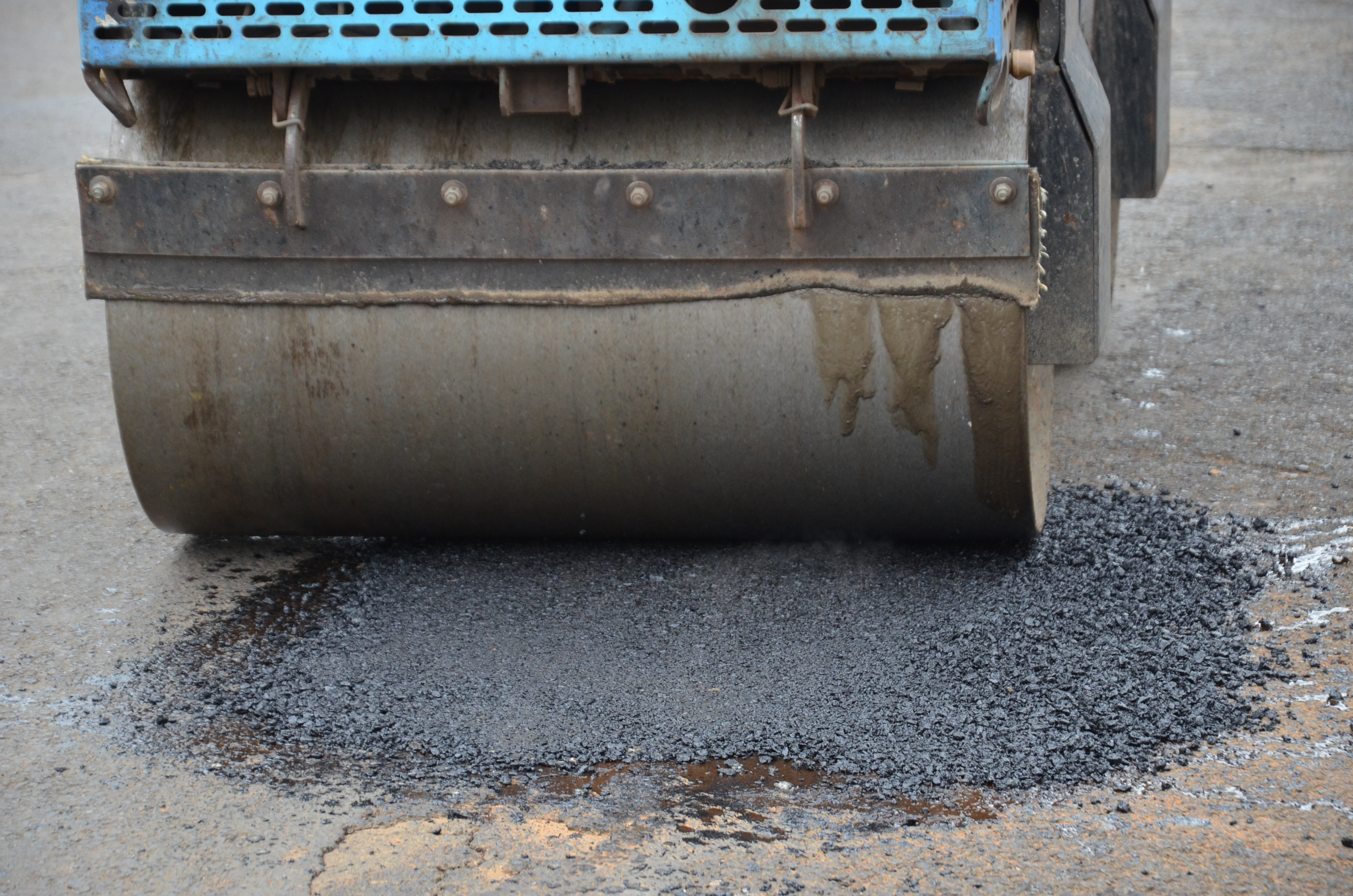 Prefeitura amplia para 4 equipes de remendo nas ruas