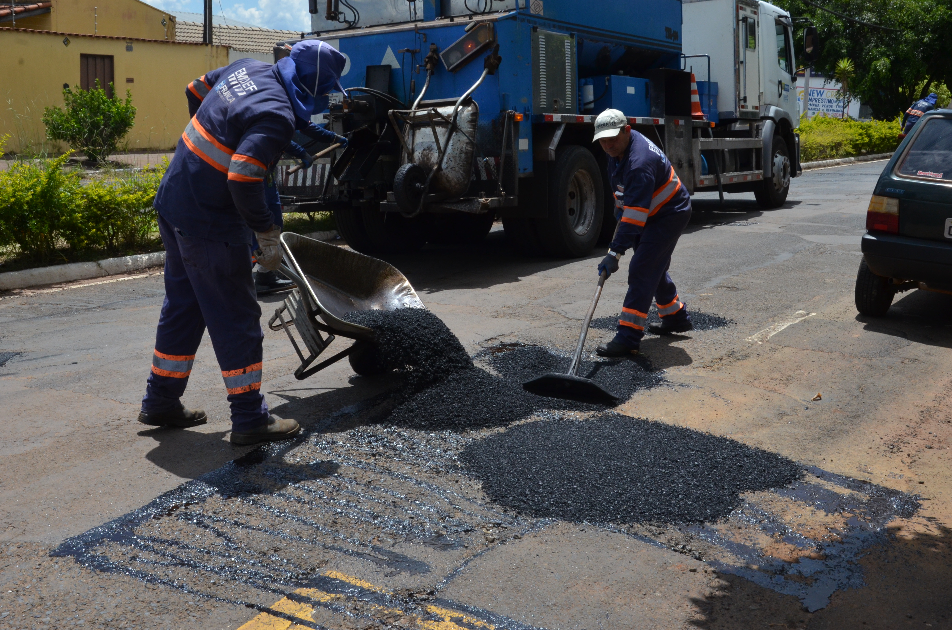 Prefeitura reforça tapa buracos com cinco equipes nas ruas