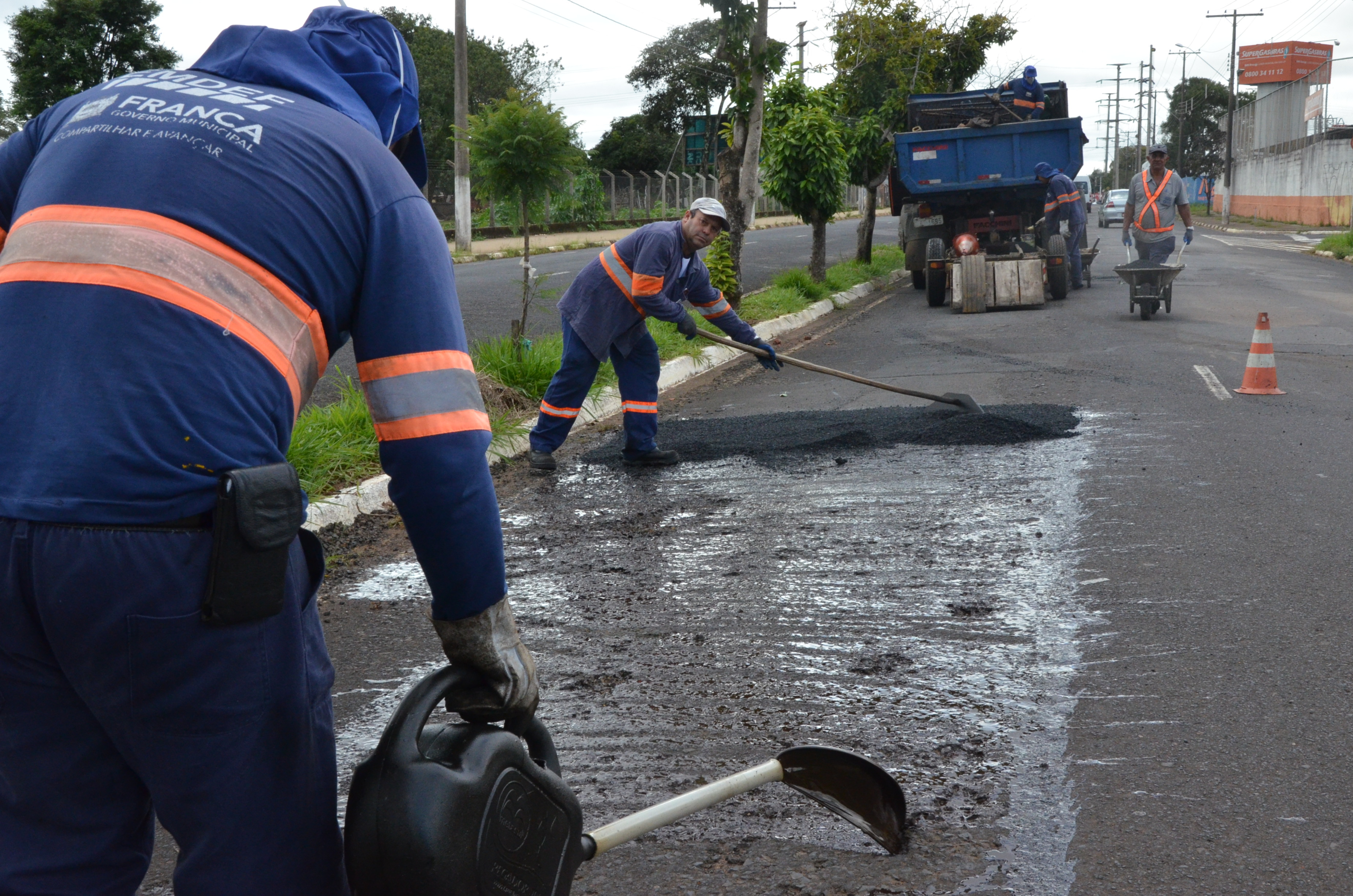 Prefeitura acelera ritmo do remendo asfáltico