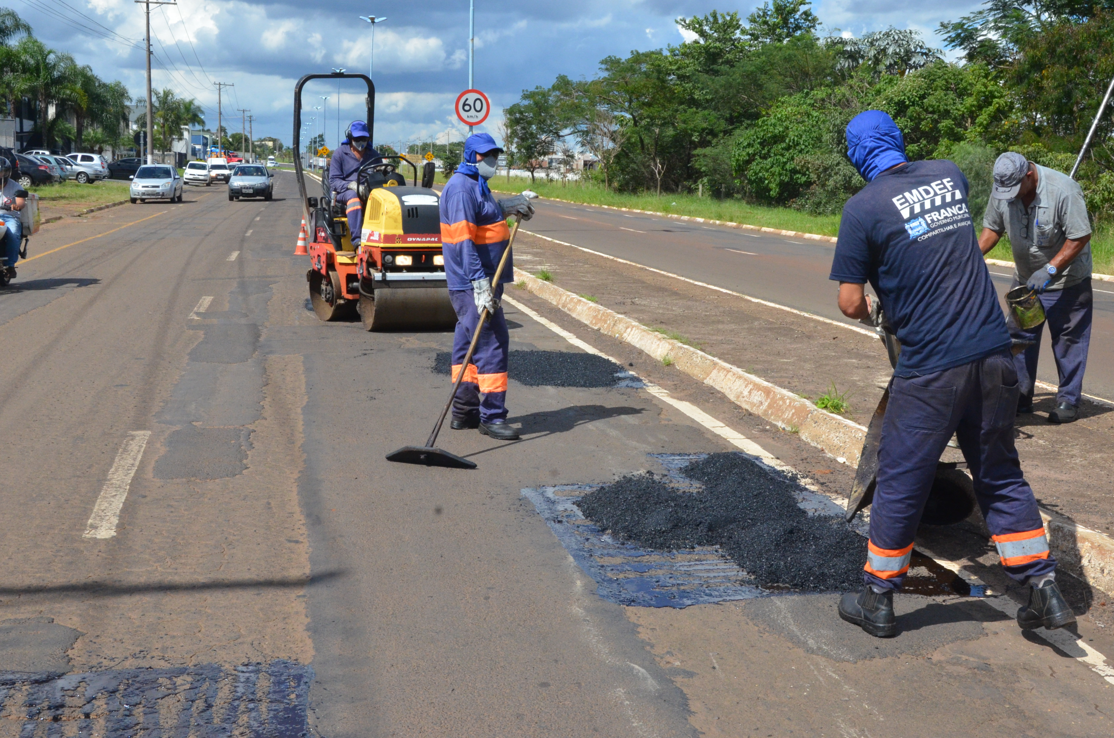 Prefeitura segue com remendo asfáltico
