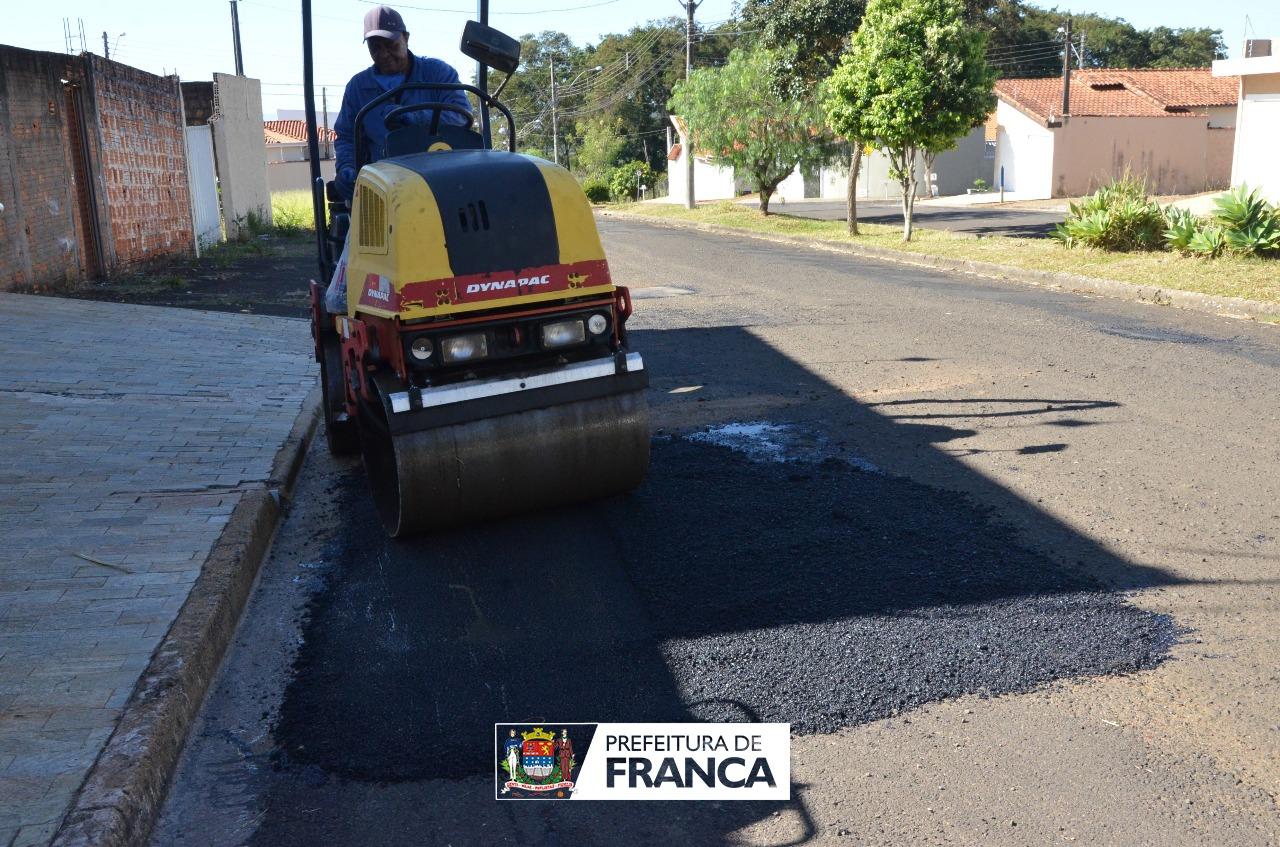 Recapeamento segue entre Noêmia e Parati