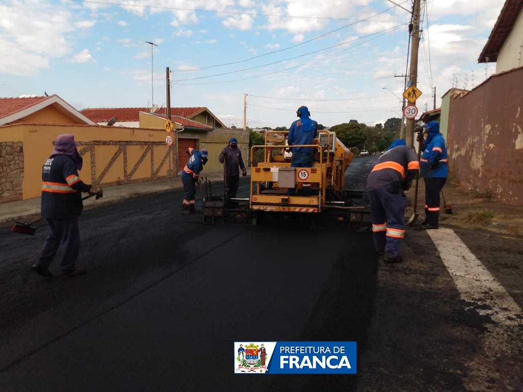 Recapeamento asfáltico no Jardim Noêmia