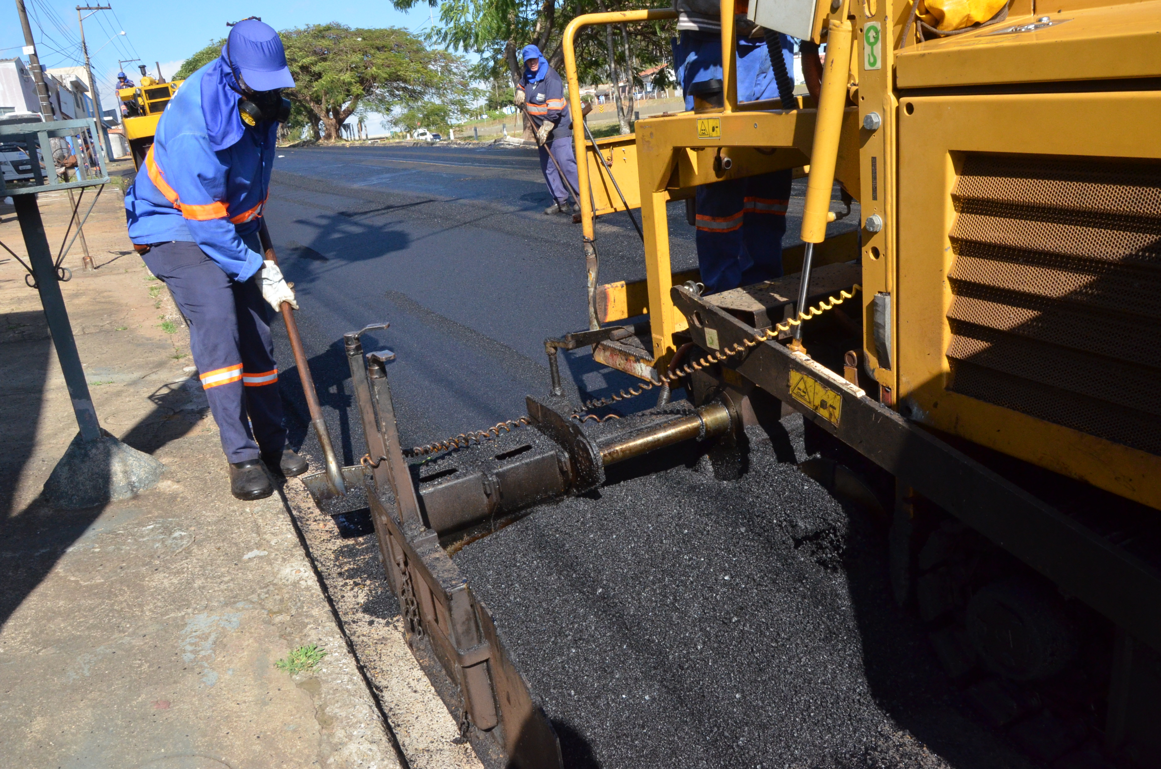 Prefeitura continua com o recapeamento asfáltico