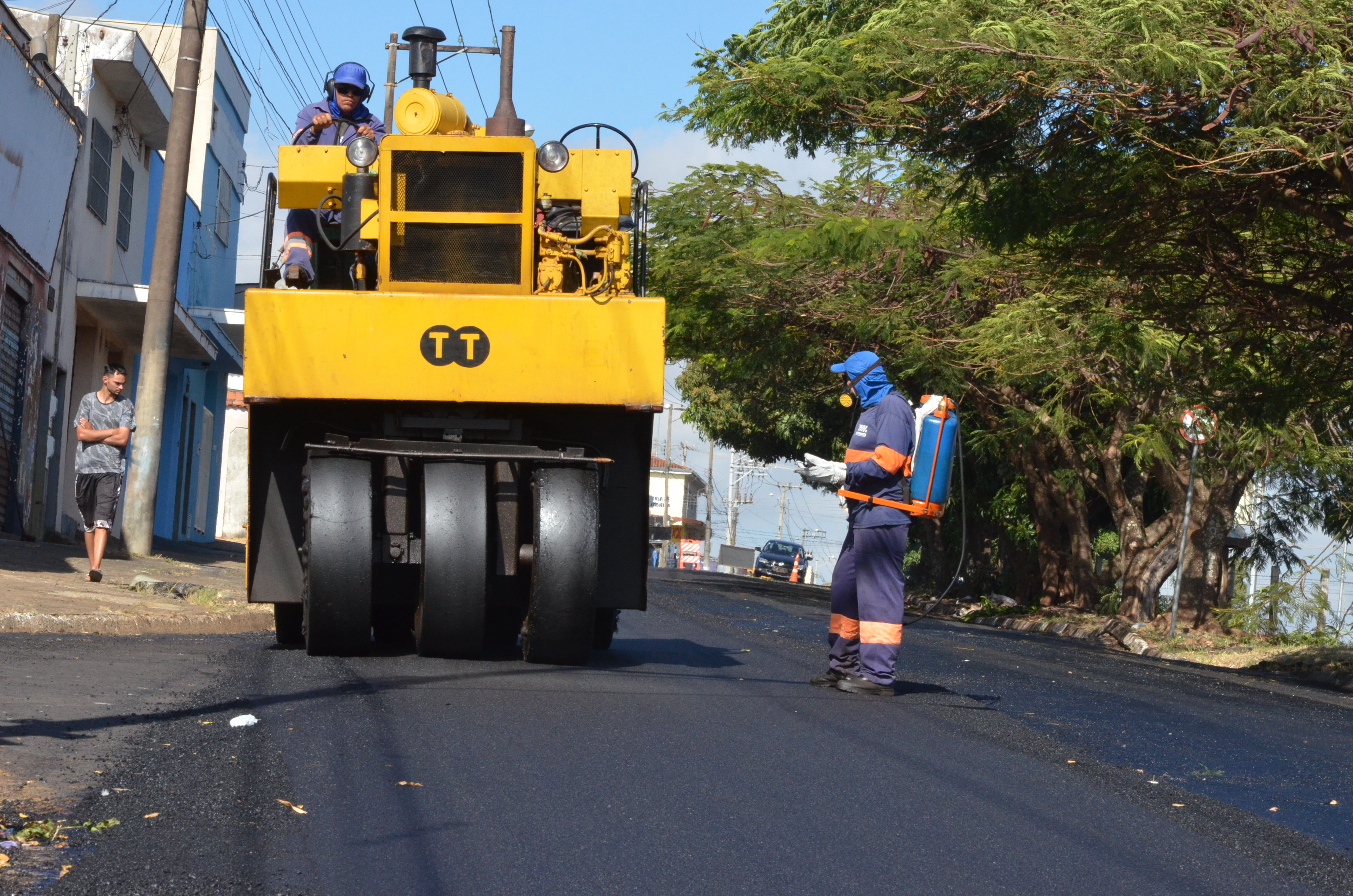 Prefeitura continua com serviços de recapeamento asfáltico