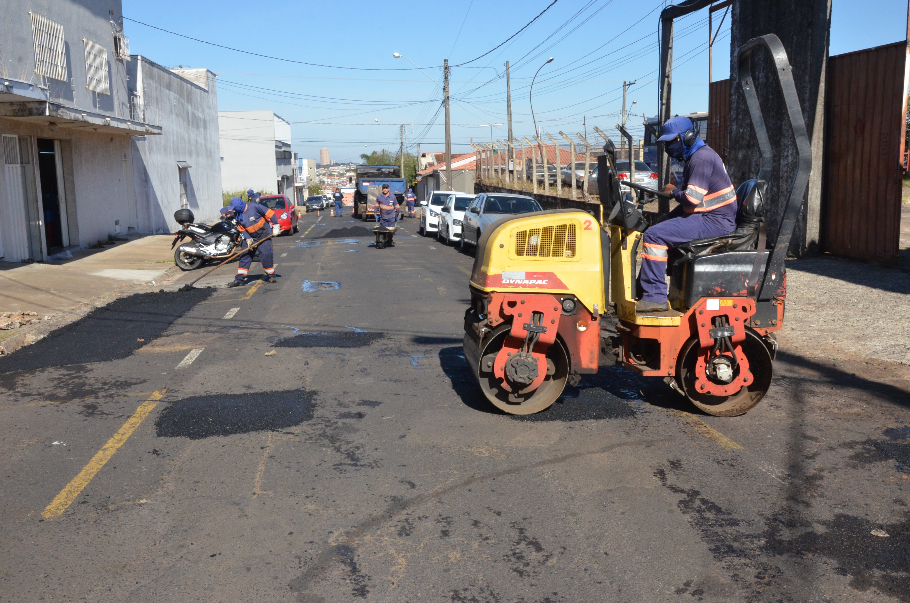 Remendo asfáltico continua pela cidade