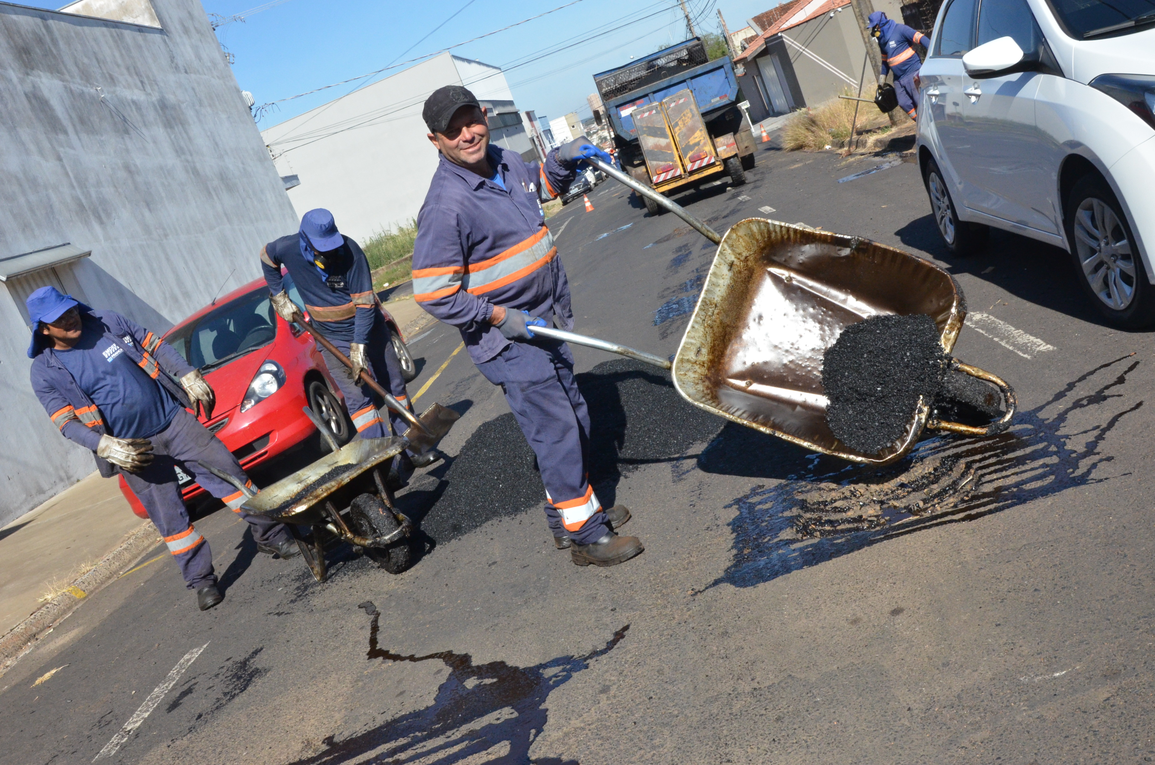 Prefeitura segue com remendo asfáltico