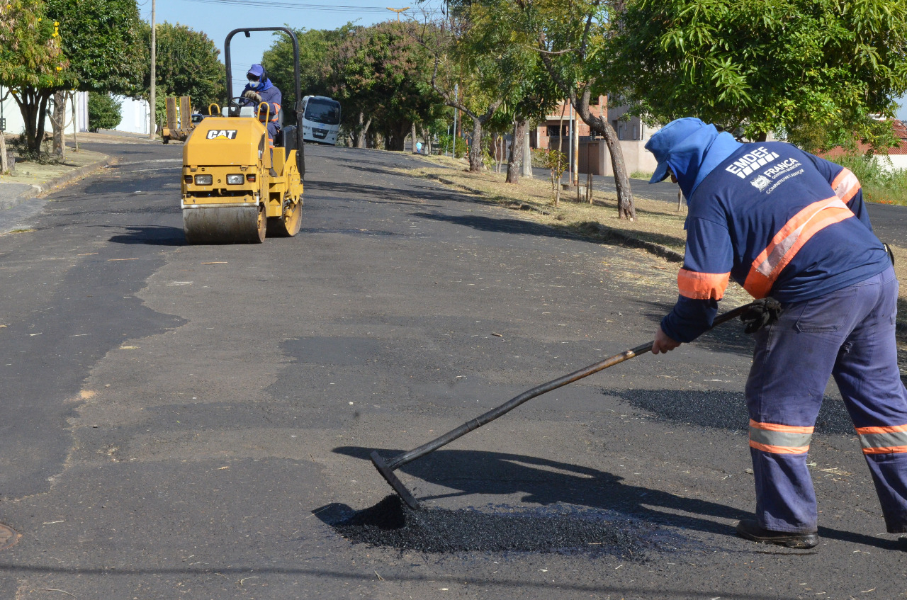 Remendo asfáltico segue sem parar