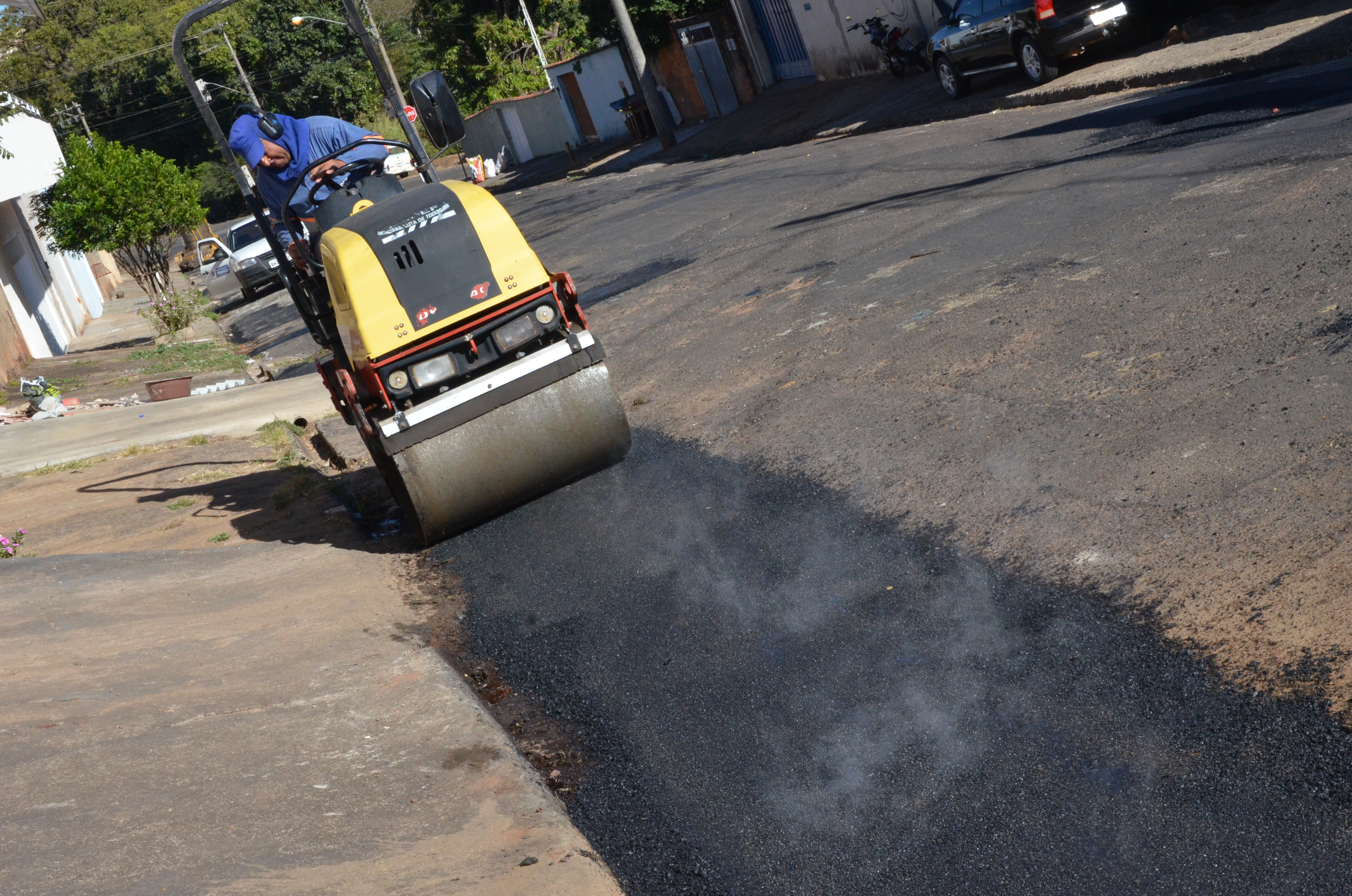 Remendo asfáltico prossegue com 5 equipes