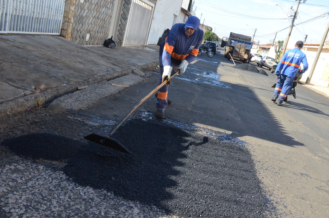 Prefeitura impulsiona serviços de remendos