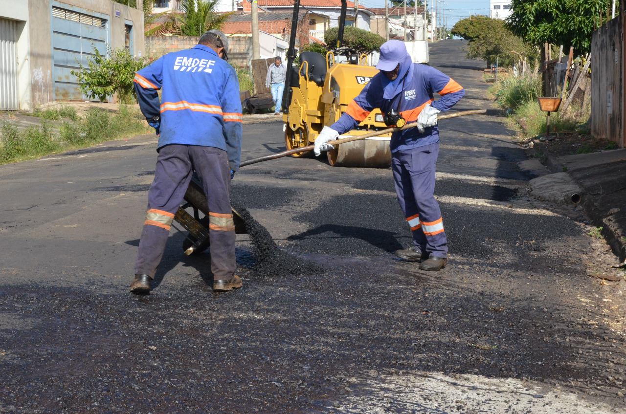 Prefeitura e Emdef intensificam remendo asfáltico