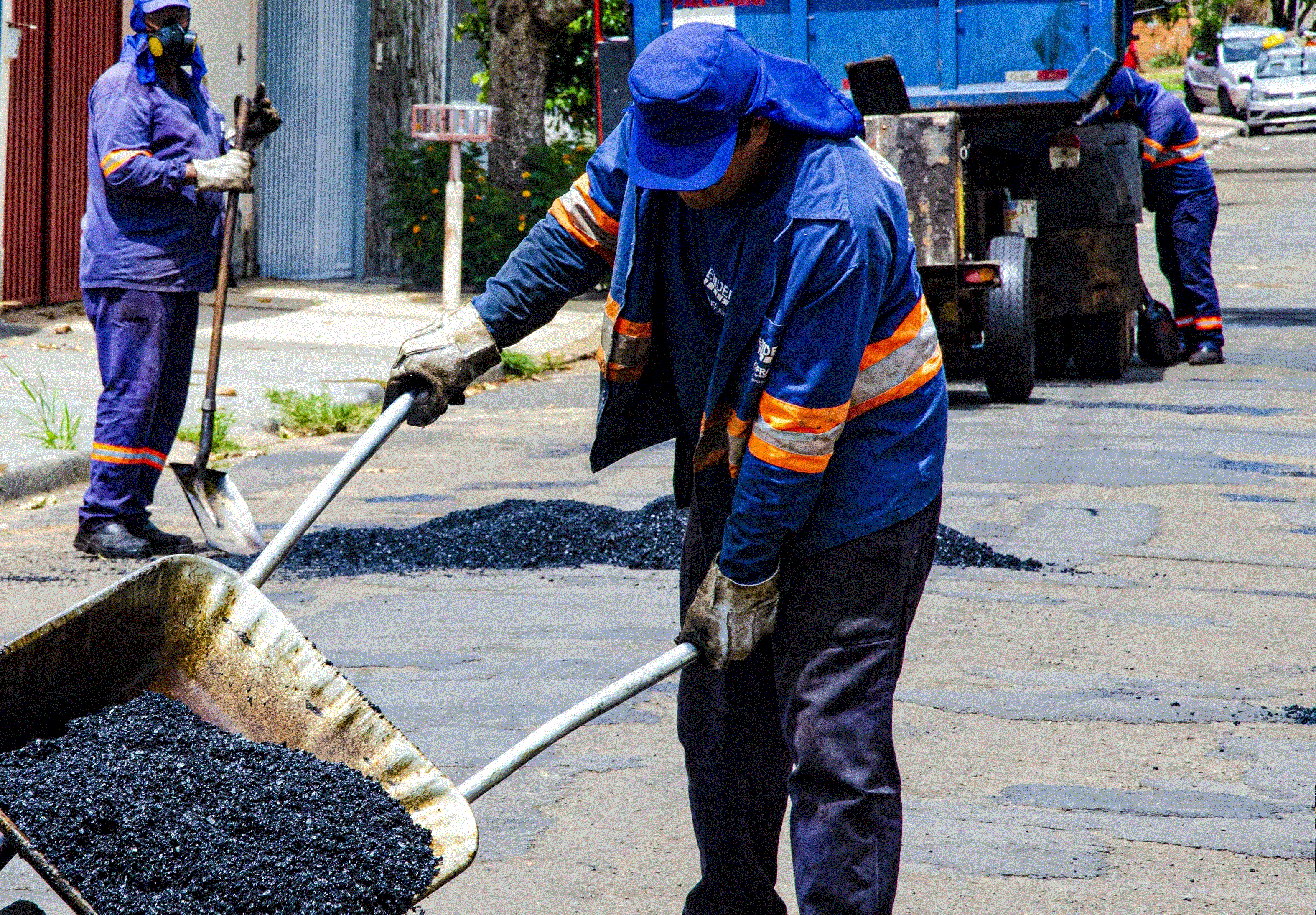 Tapa-buracos presente em 7 bairros