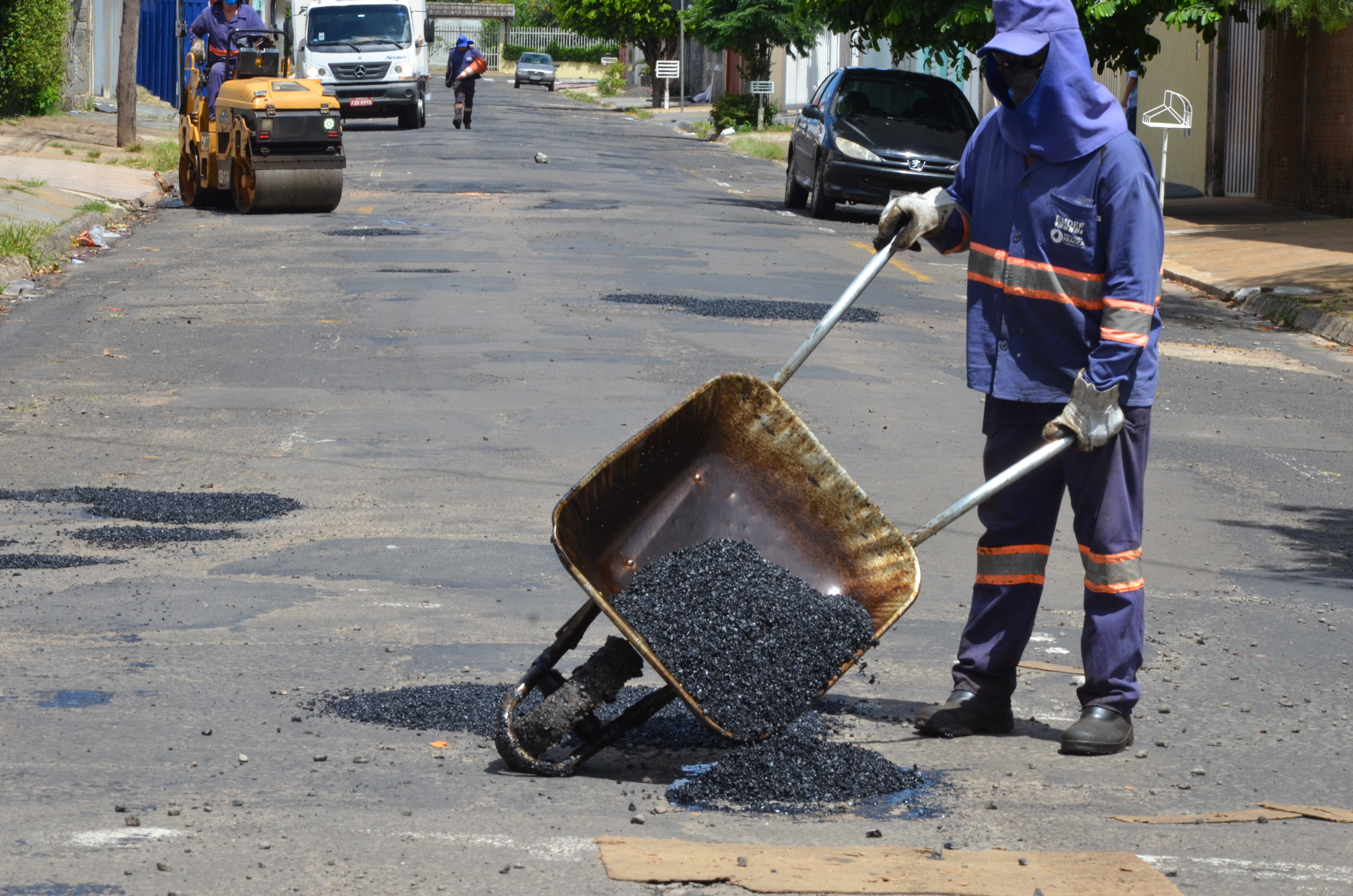 Prefeitura reforça tapa-buracos