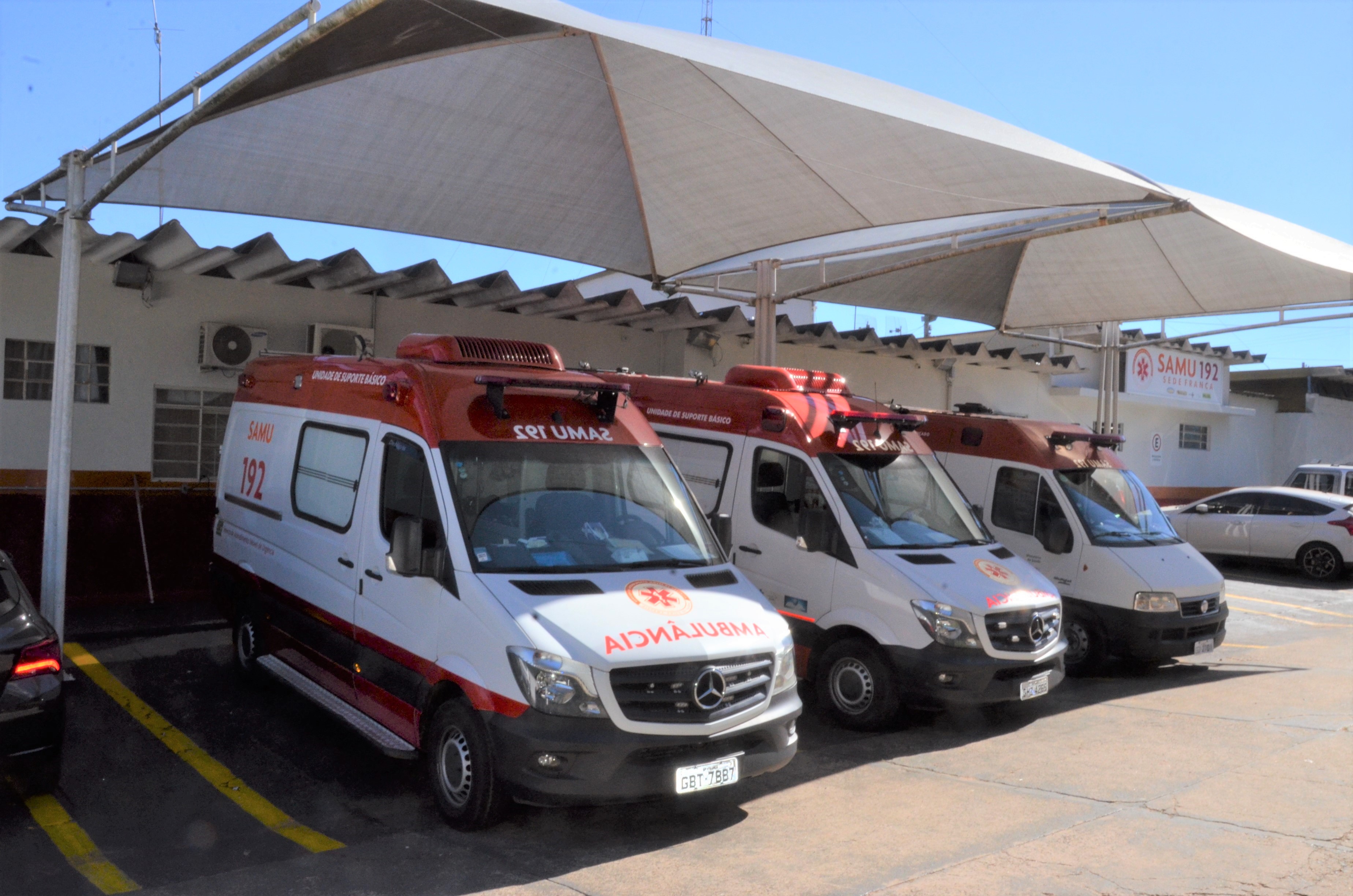 Prefeitura entrega nova viatura ao Samu