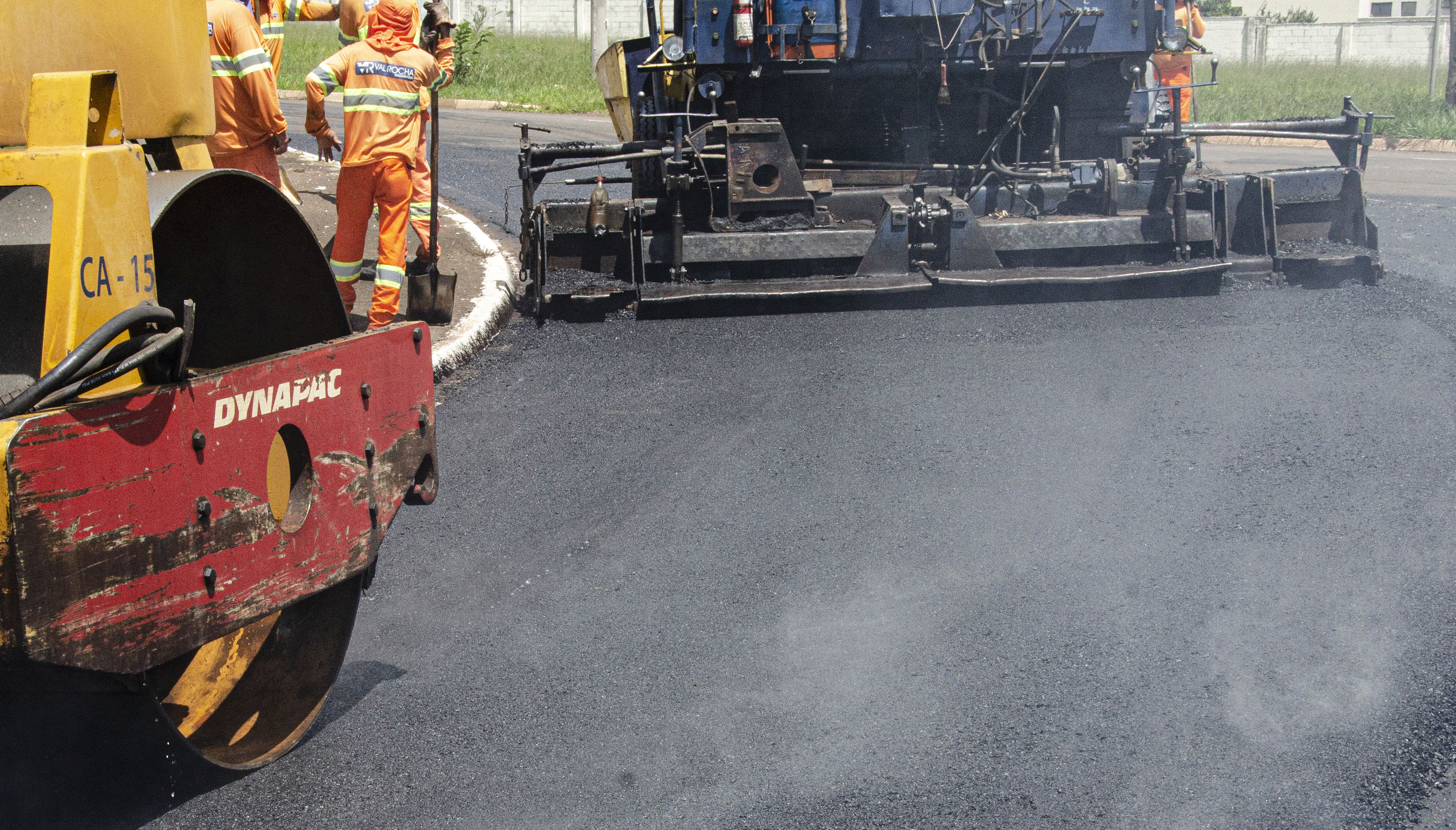 Recapeamento avança na Av. Severino Meirelles
