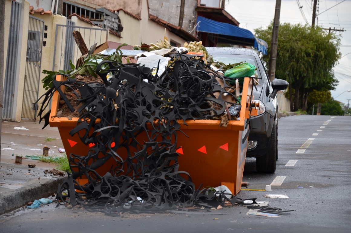 Secretaria de Planejamento notifica caçambeiros sobre sinalização