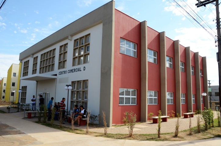 CDHU inaugura novo Centro Comercial Leporace