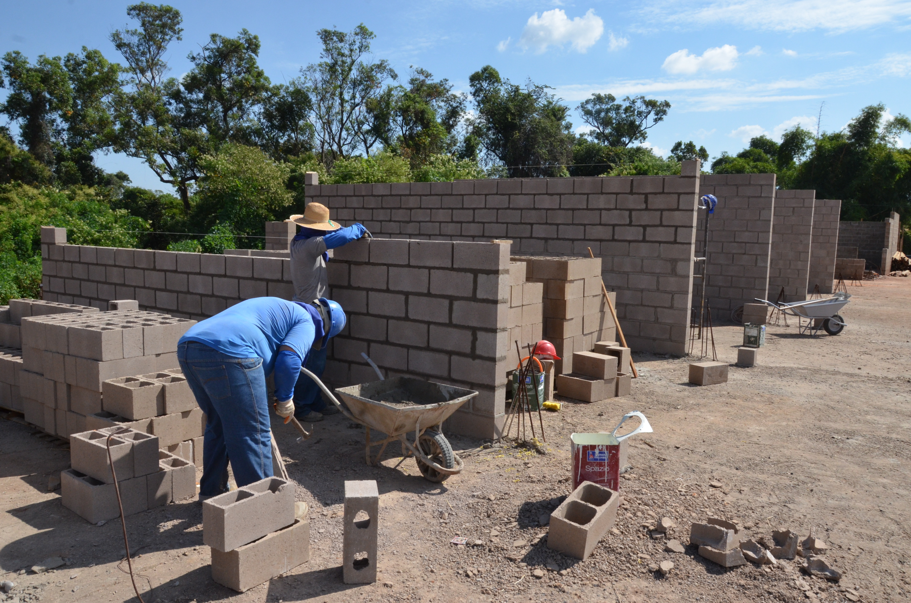 Creche  do  Esmeralda  tem  obras  retomadas