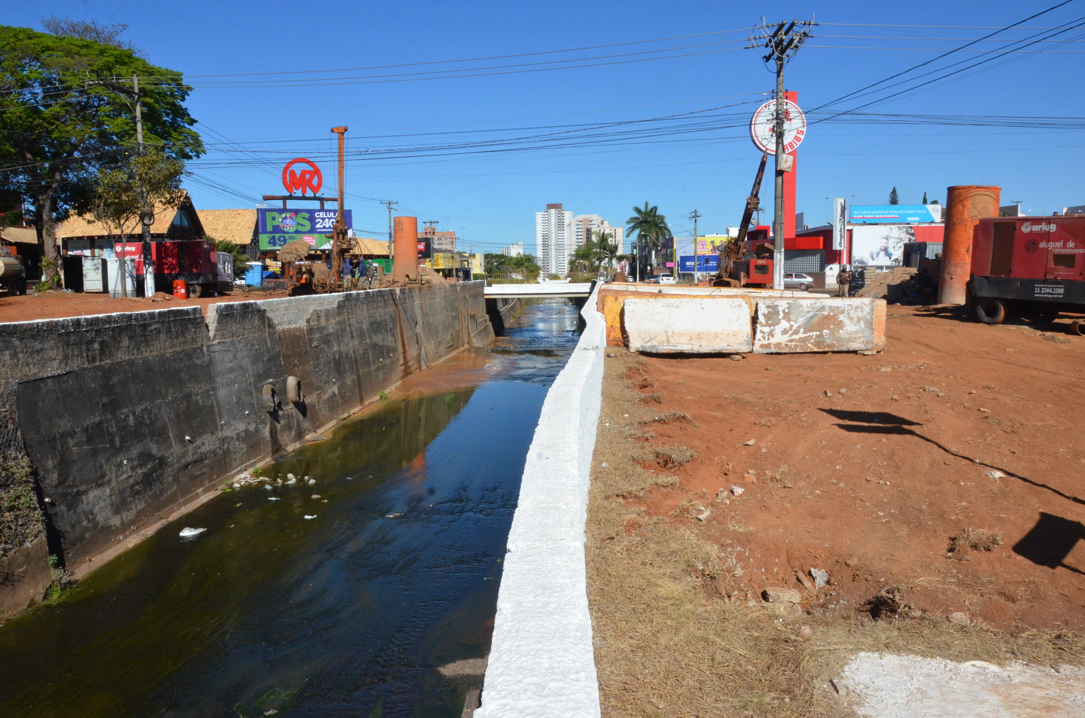 Obras avançam na Av. Champagnat
