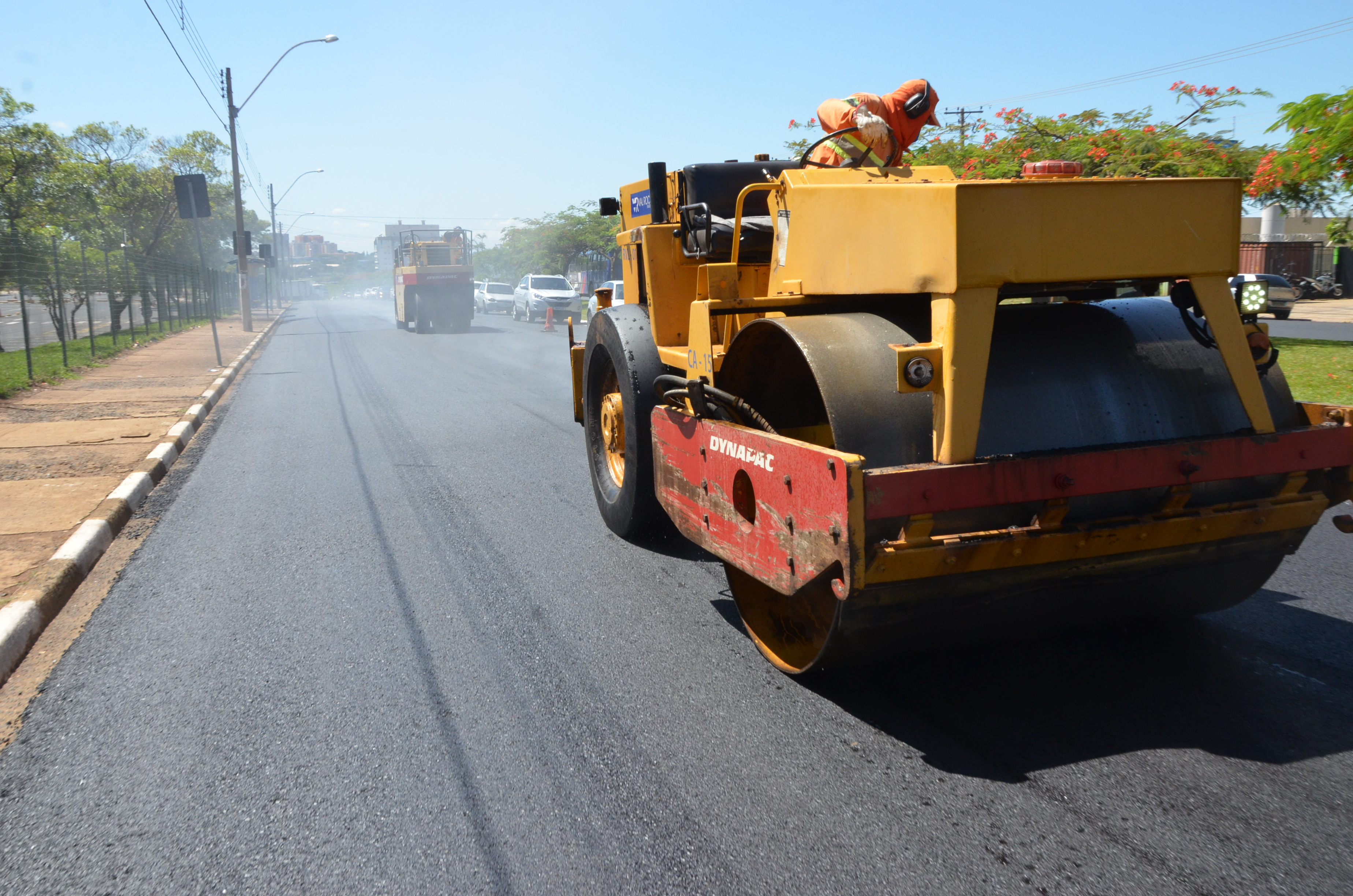 Prefeitura inicia recapeamento no Ângela Rosa