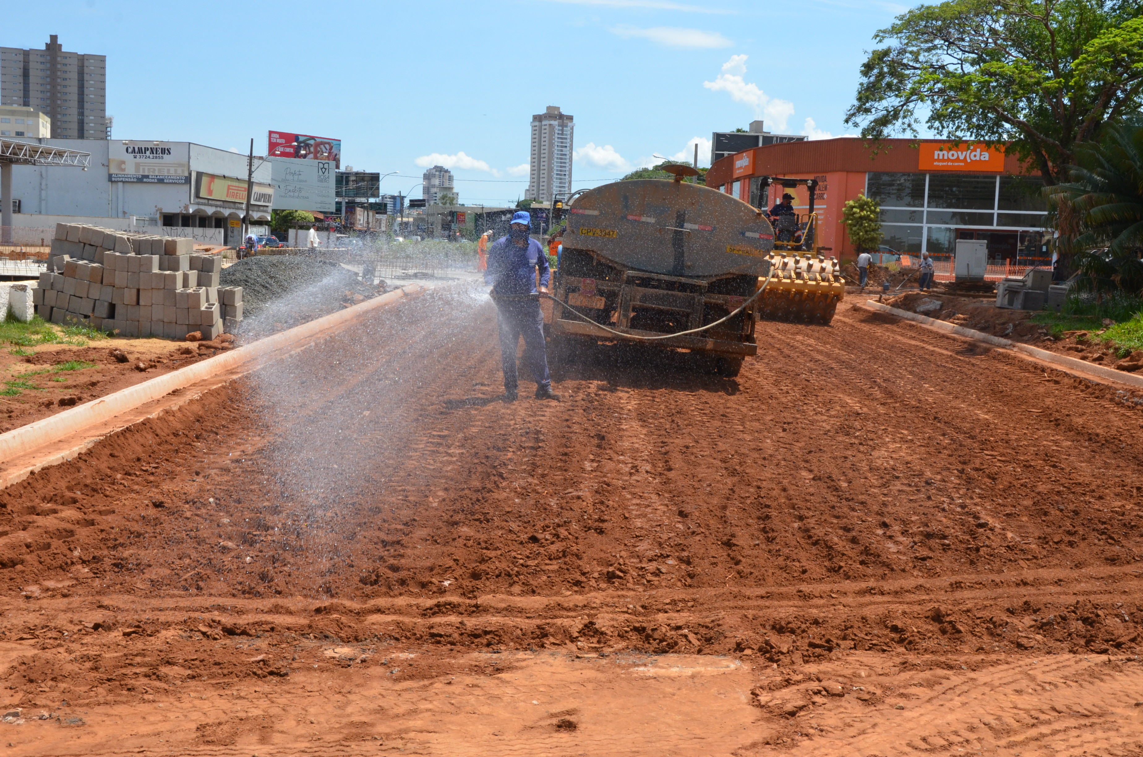 Complexo Viário recebe cuidados para ser asfaltado