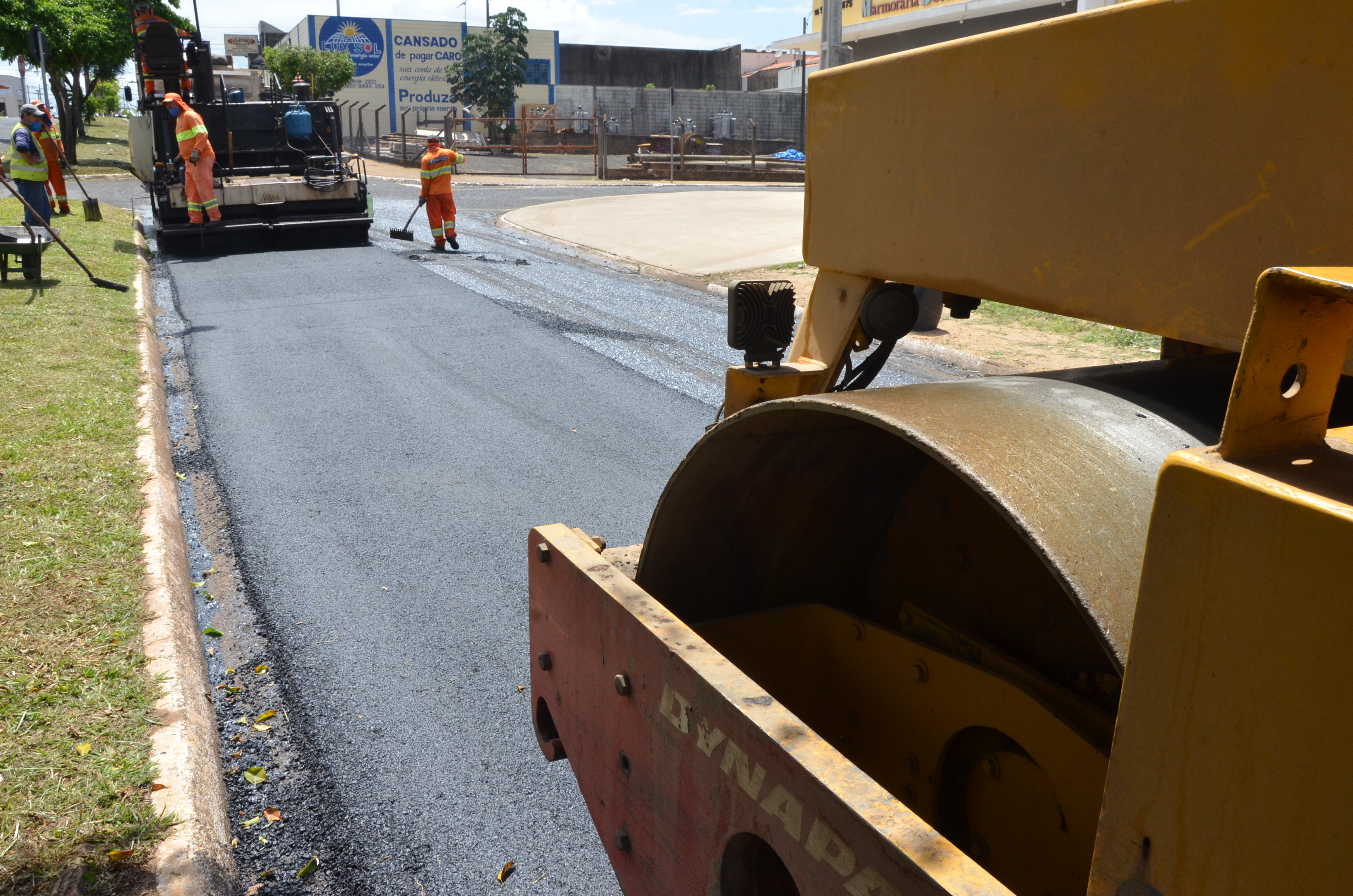 Asfalto novo chega ao Jardim Ângela Rosa