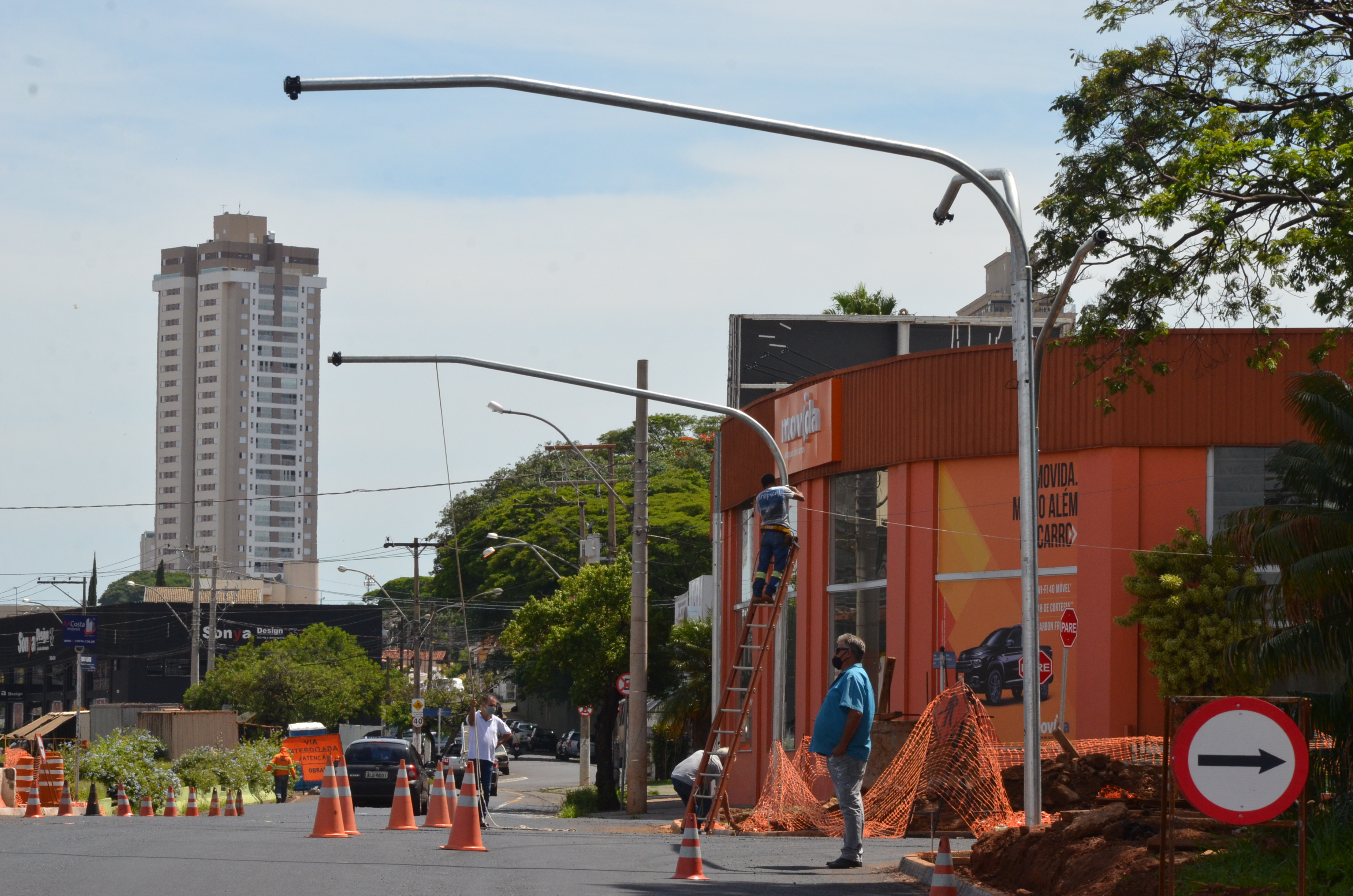 Complexo Viário do Champagnat começa receber semáforos