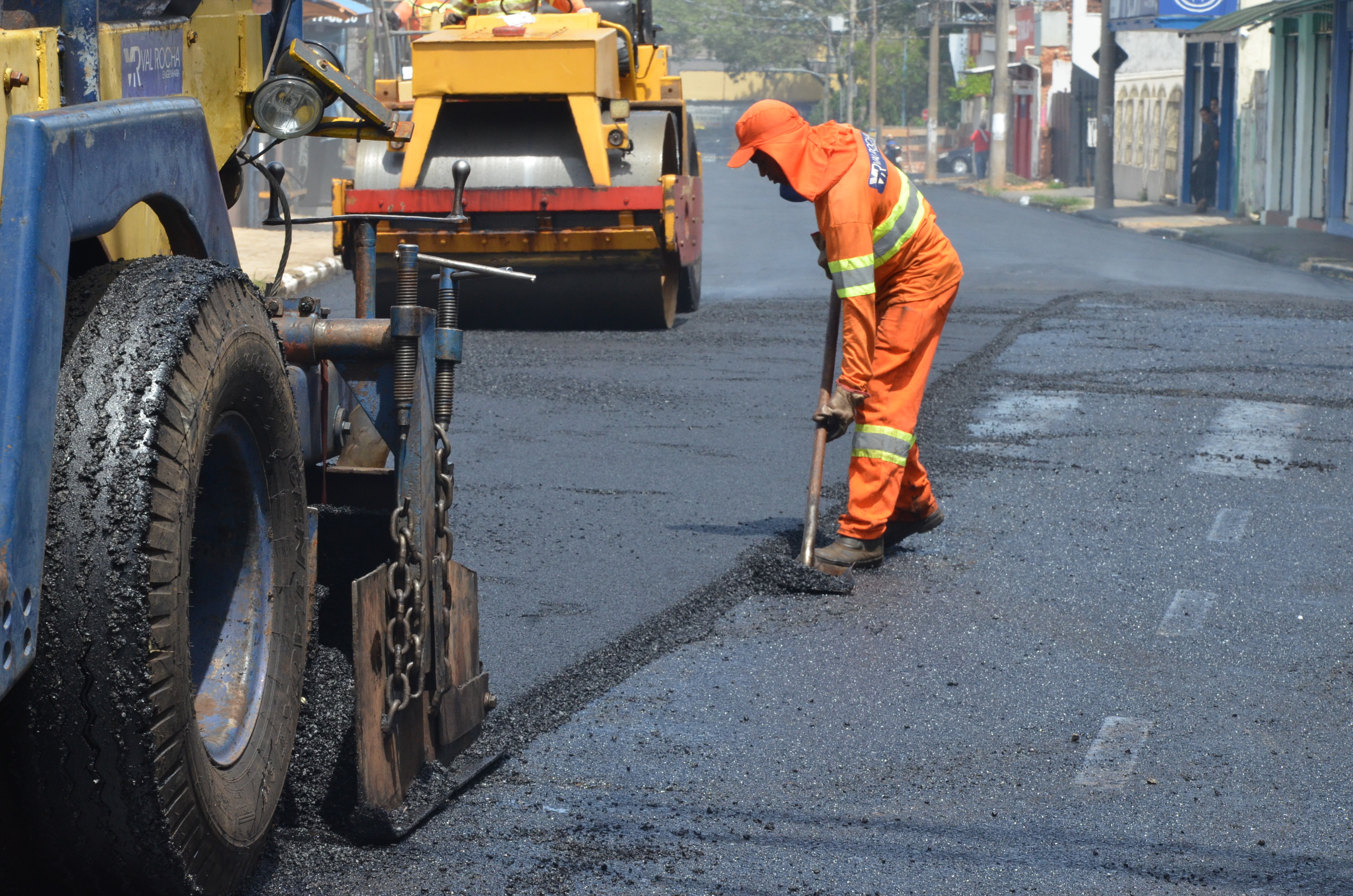 Recapeamento chega àrua Francisco Marques