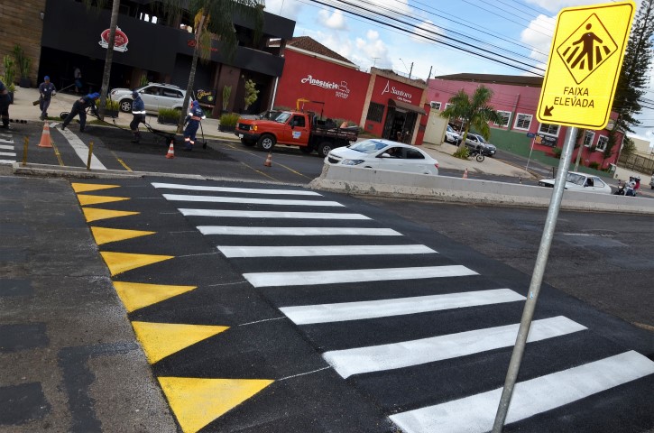 Lombofaixas já regulam tráfego na Champagnat