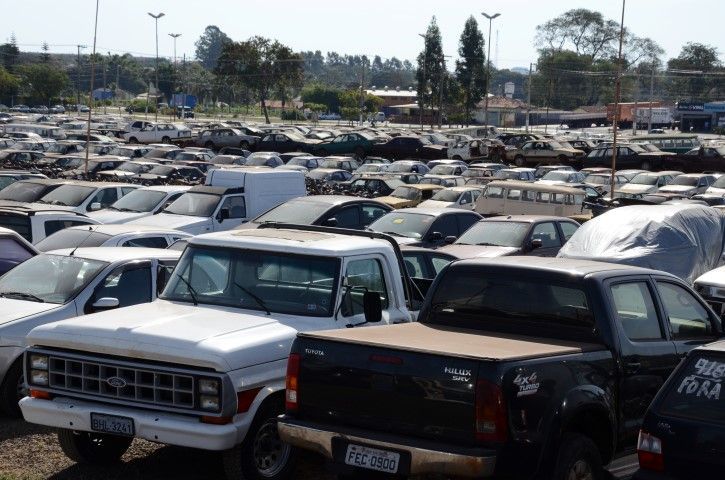 Prefeitura e Detran fazem leilão de 396 veículos