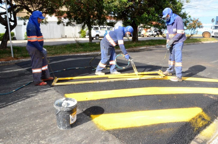 Av. Paulo VI recebe lombofaixas