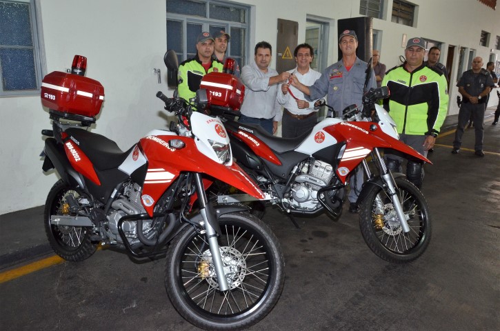 Prefeitura entrega motos equipadas ao Corpo de Bombeiros