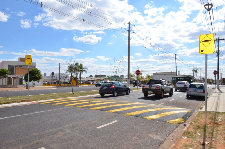 Dispositivos de velocidade são implantados na Avenida Chafic Facury