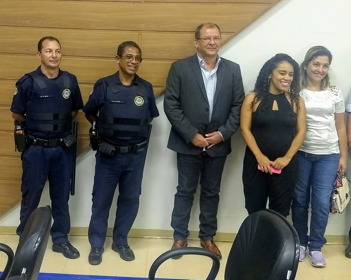 Servidoras do PS Infantil e Guardas Civis homenageados