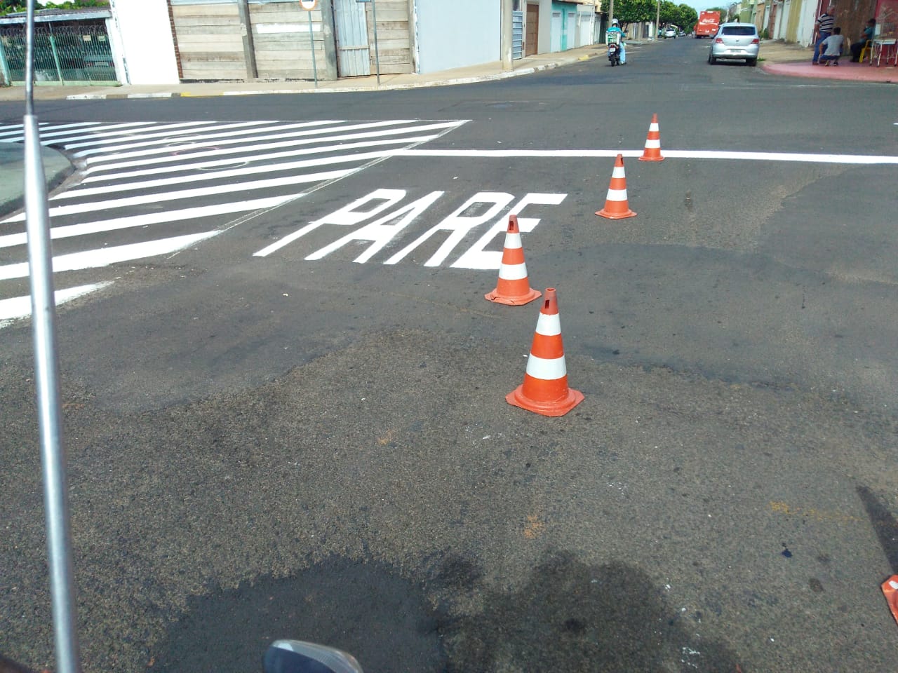 Prefeitura intensifica pintura de sinalização e troca de placas