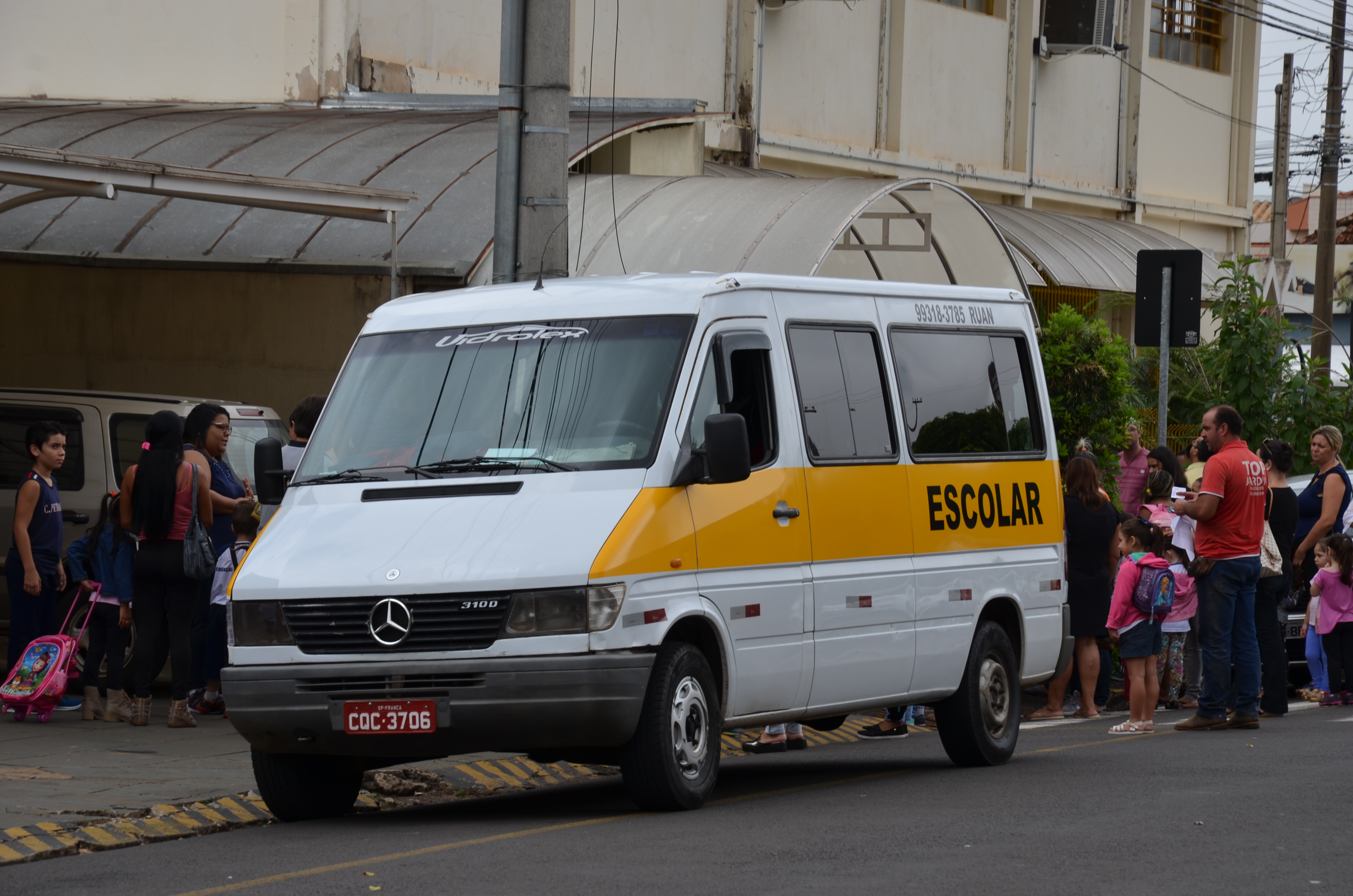 Motoristas de van escolar têm até esta quinta para renovar alvará