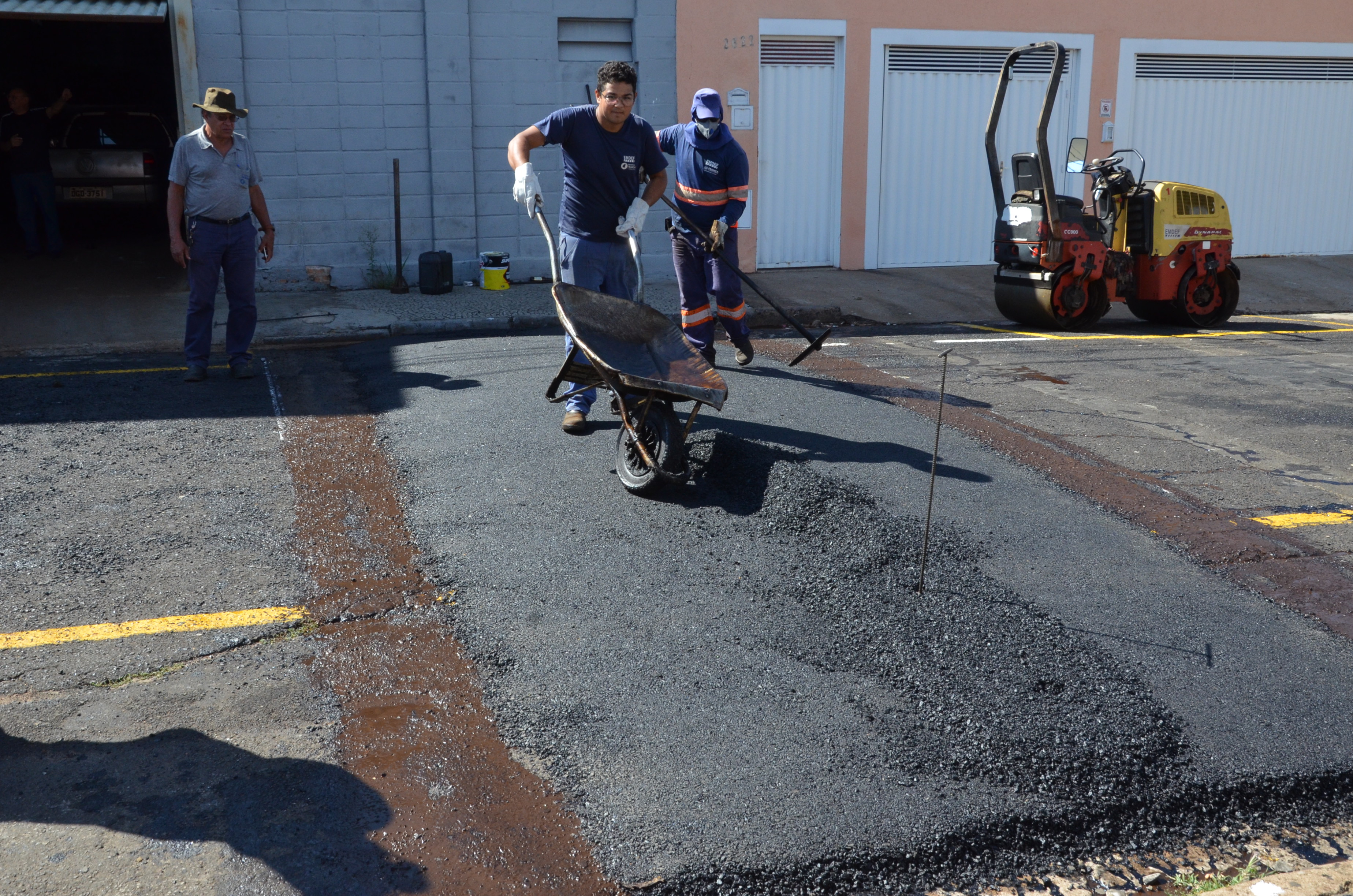 Prefeitura instala lombada na rua Antônio Bernardes Pinto
