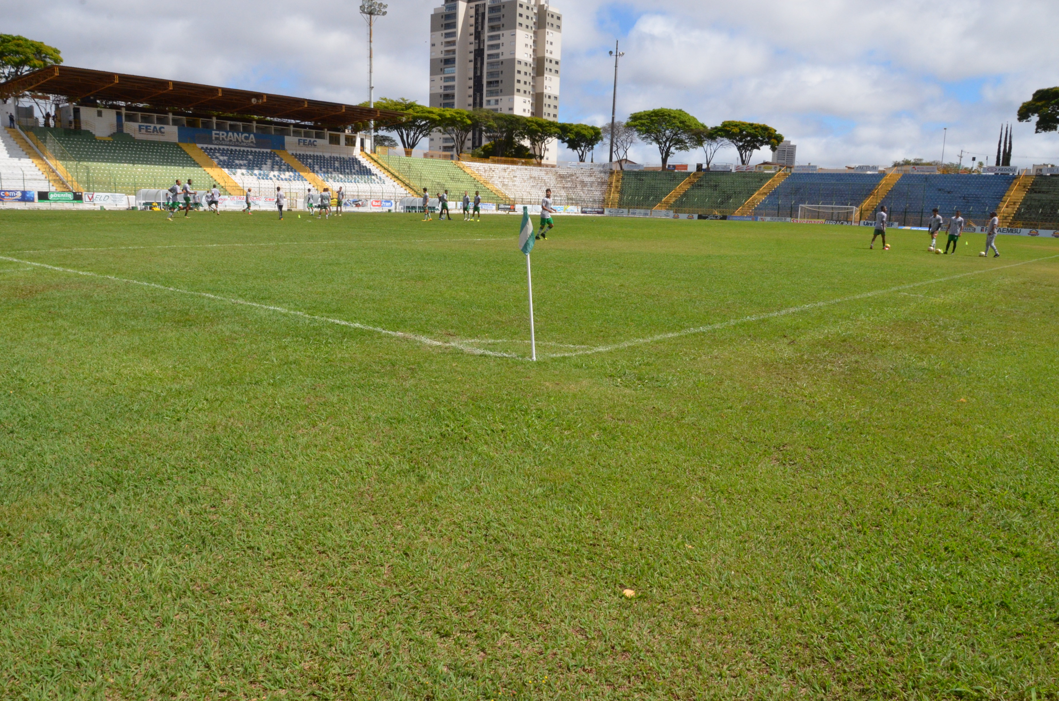 Lanchão e Poli recebem melhorias para jogos decisivos