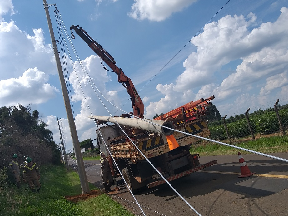 Av. Sidnei Romeu recebe iluminação pública
